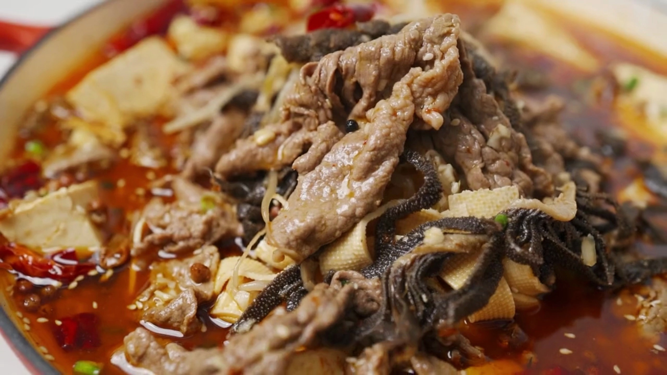 肉山级水煮牛肉,一筷子下去全是肉,水煮牛肉,牛肉片