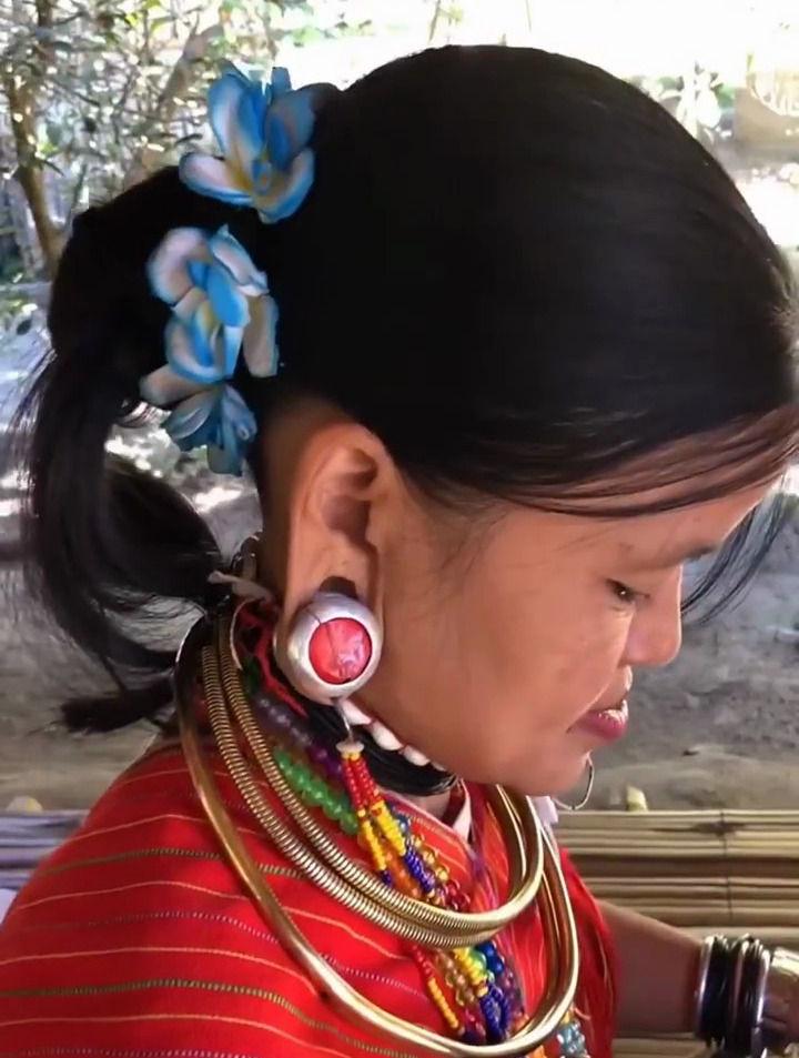侗族大耳洞图片