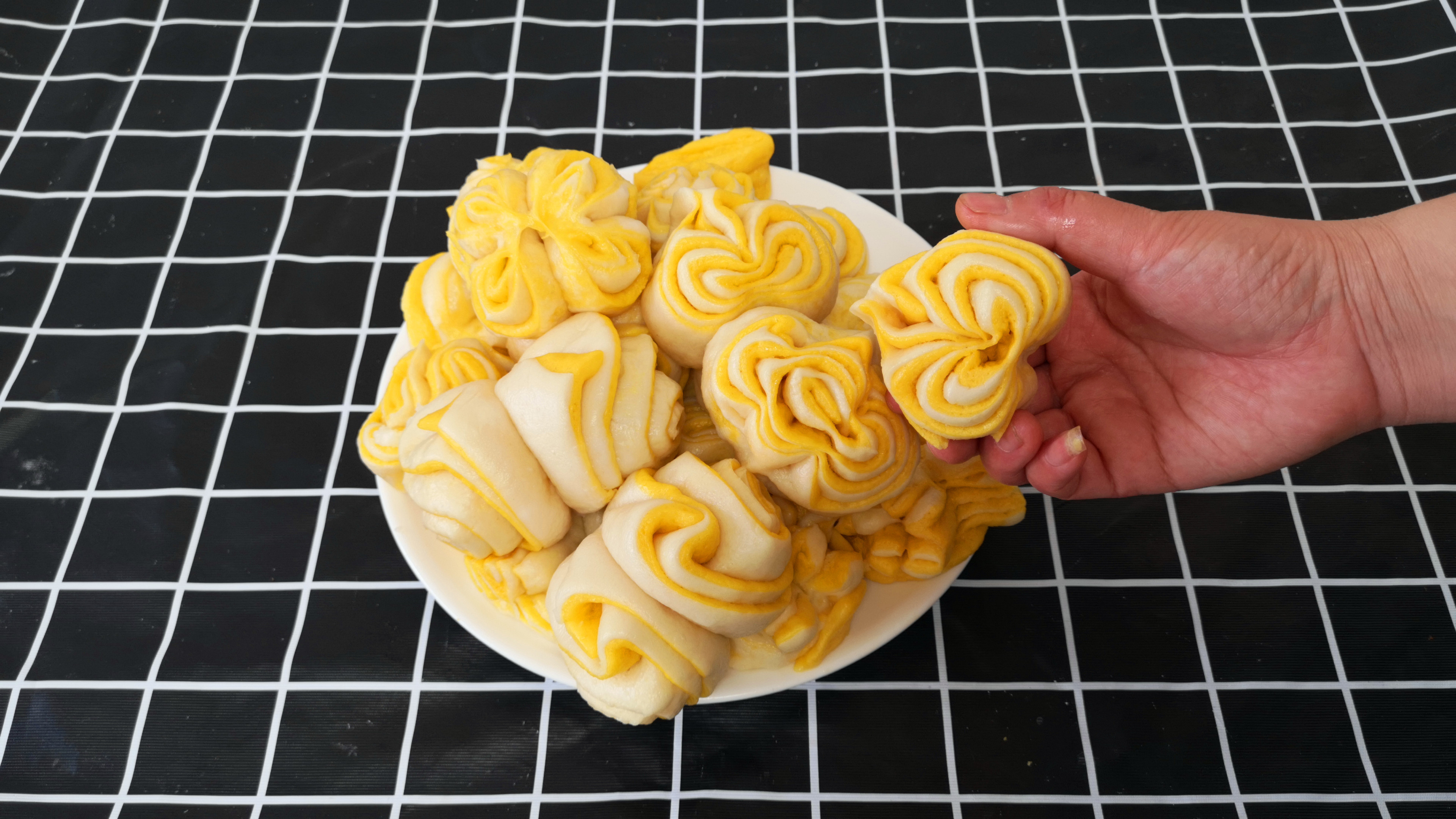 花卷最简单做法，不用二次醒发，两手一卷做出6种花样，好吃漂亮