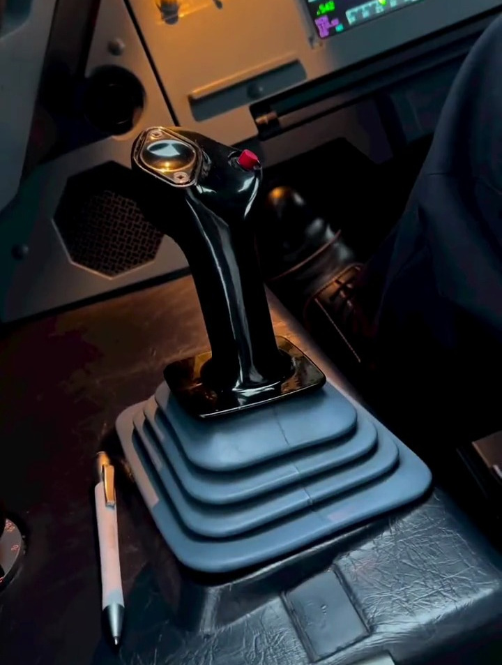 飞机档杆子原来是这样!