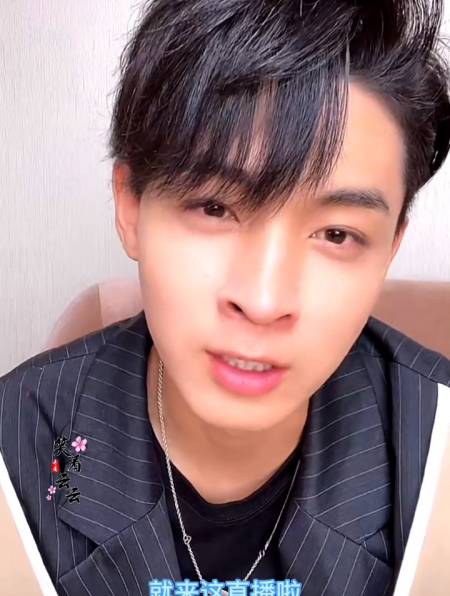 奶声奶气的小秦来告状了,看给我们的小秦霄贤-度小视