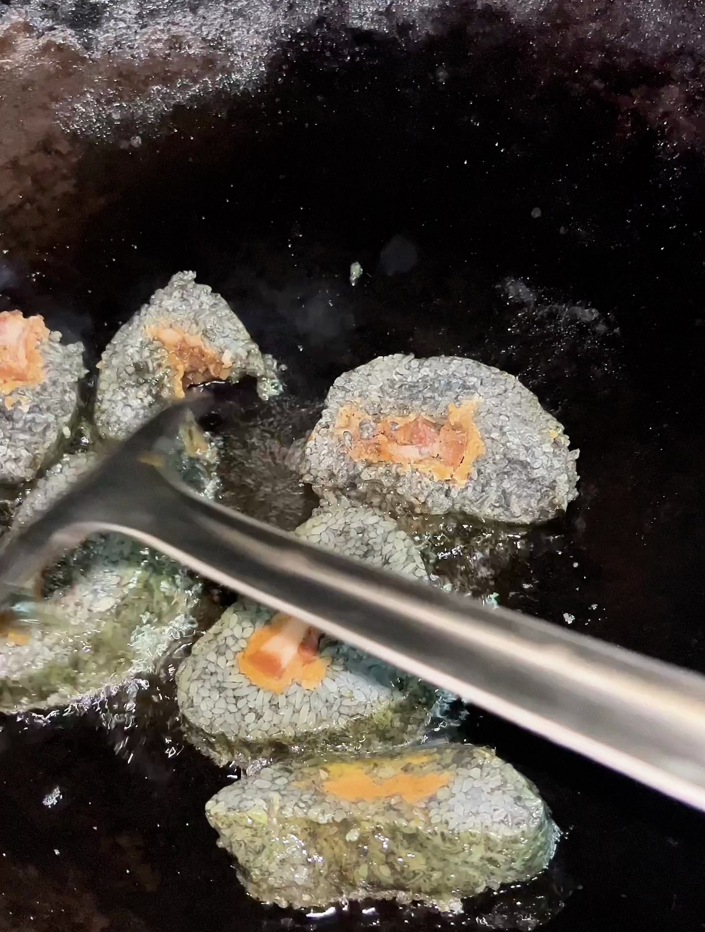 靖西香糯粽子有何不同?广西小伙进村收糯米竟然带着当中餐!