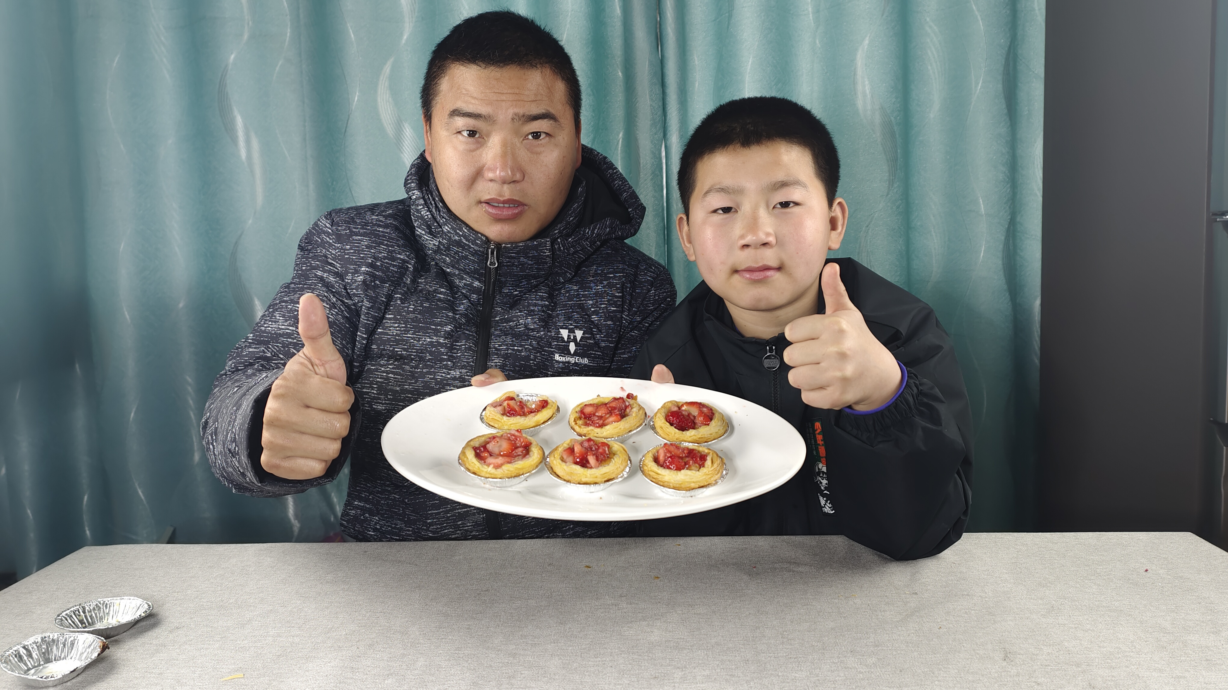 给老爸做了几个草莓酸奶蛋挞,外酥里嫩,酸酸甜甜一点都不腻
