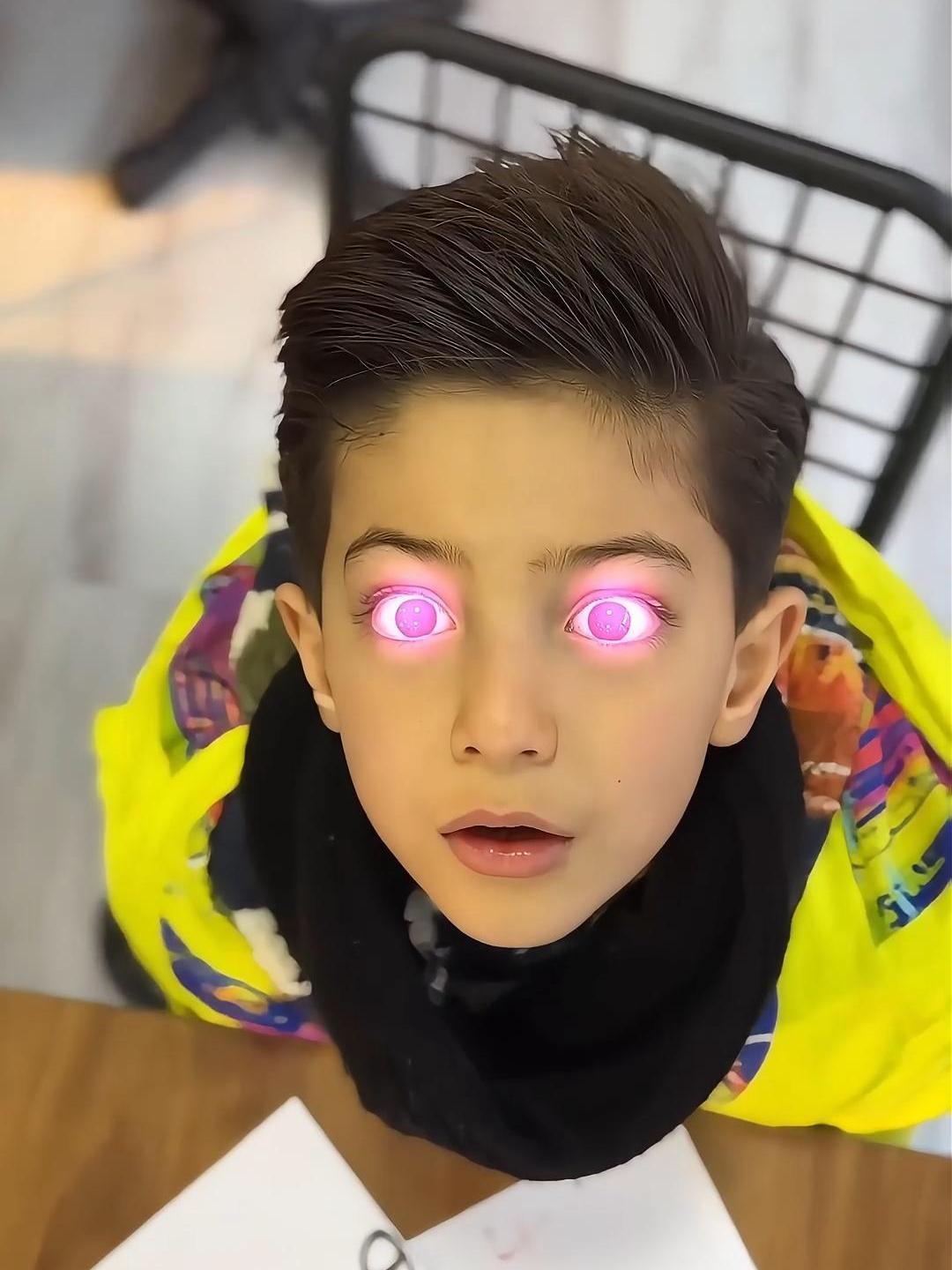 小男孩突然觉醒了超能力