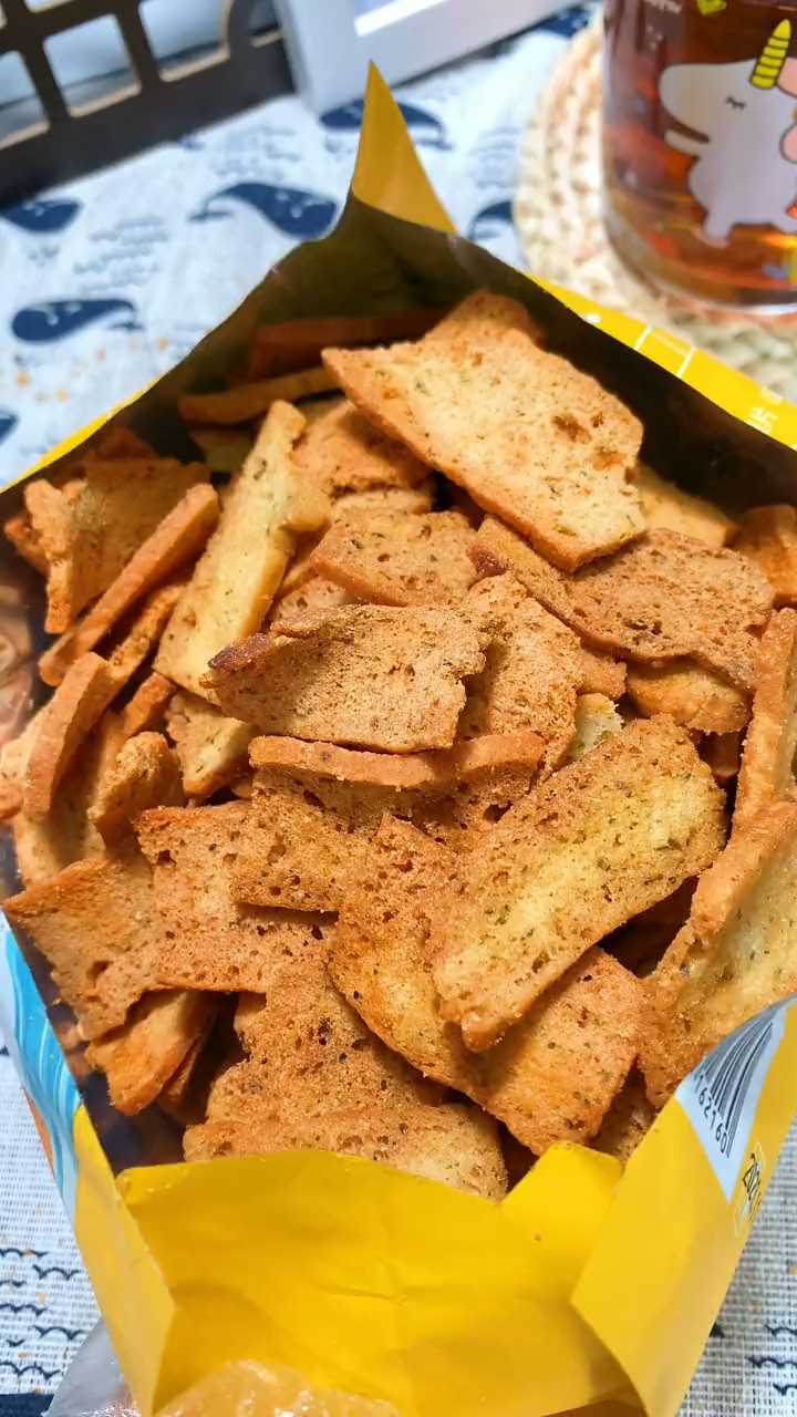 网红零食酥酥脆脆的花椒馍片,追剧必备,一口一个好吃极了
