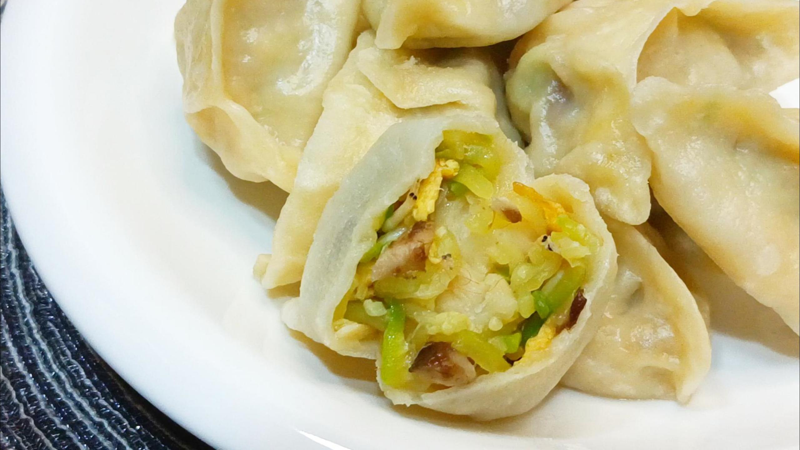 西葫芦鸡蛋馅饺子,比肉馅的还好吃,百吃不厌