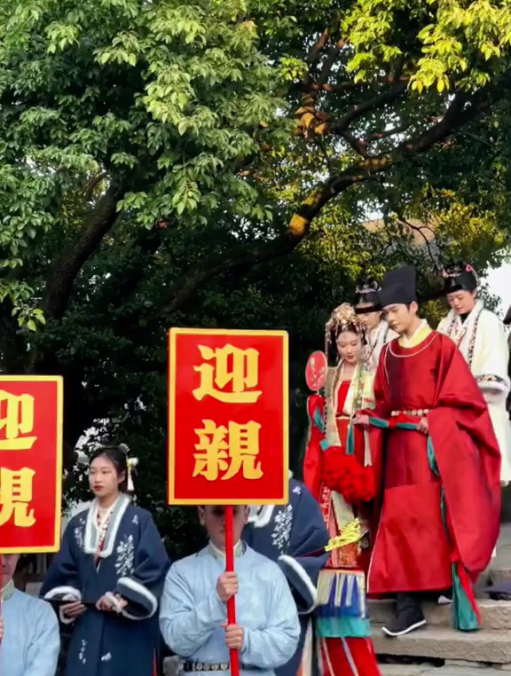 三书六礼三媒六聘八抬大轿十里红妆凤冠霞帔明媒正娶