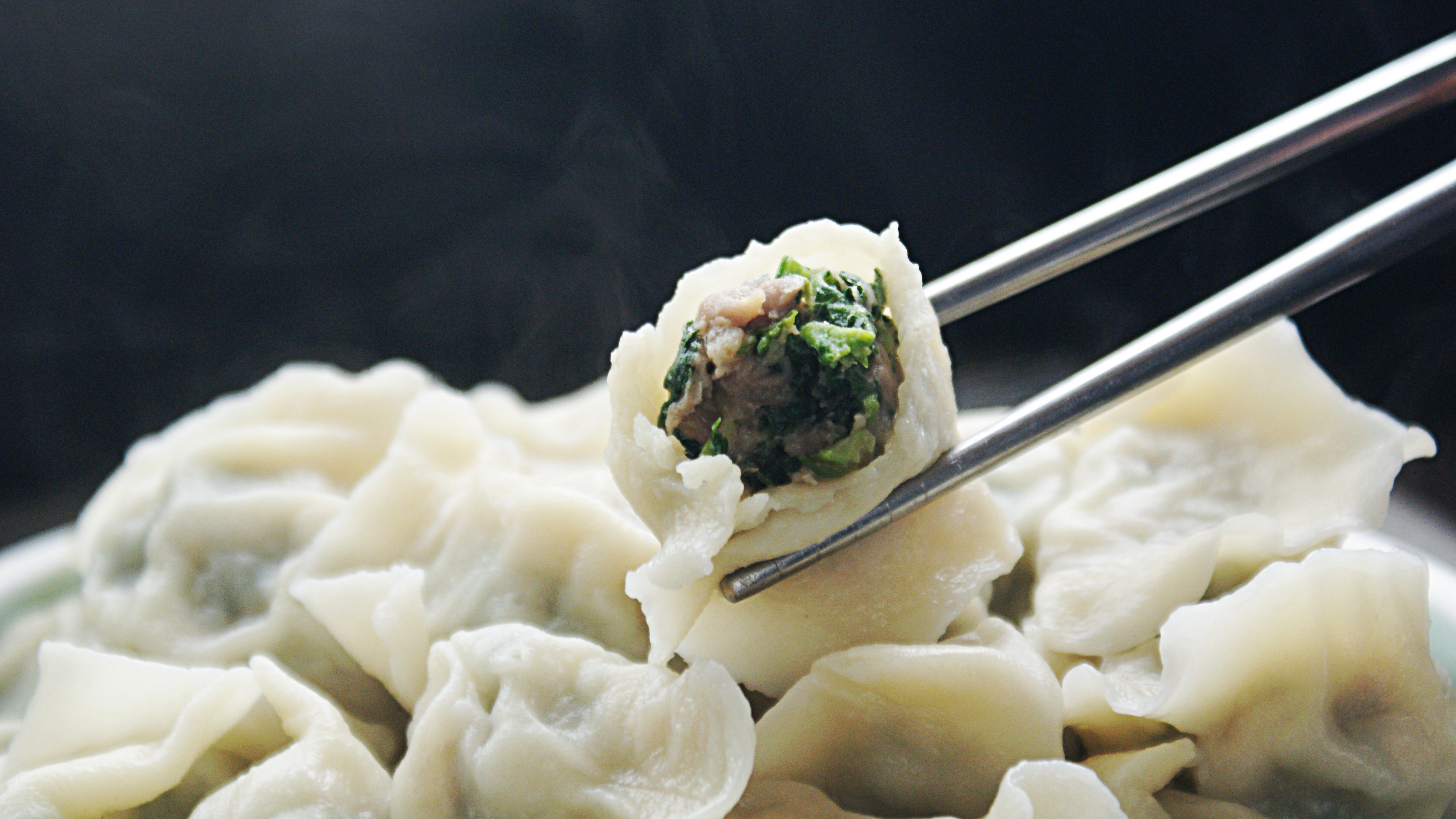 春天怎么能少了野生荠菜饺子呢!调馅是关键,保留荠菜独有的香气