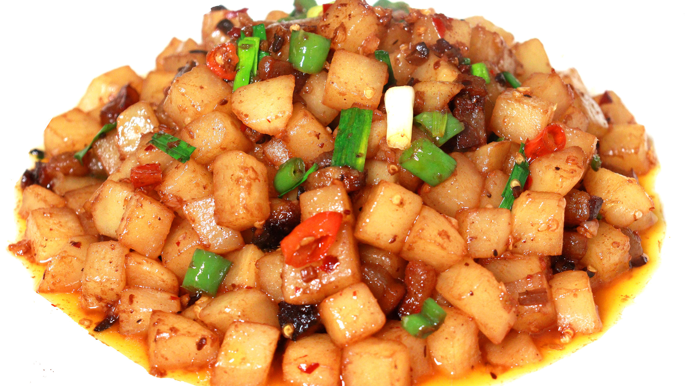 过年刚熏的腊肉,配上白萝卜这样吃,简直是绝配,川味浓郁下饭菜