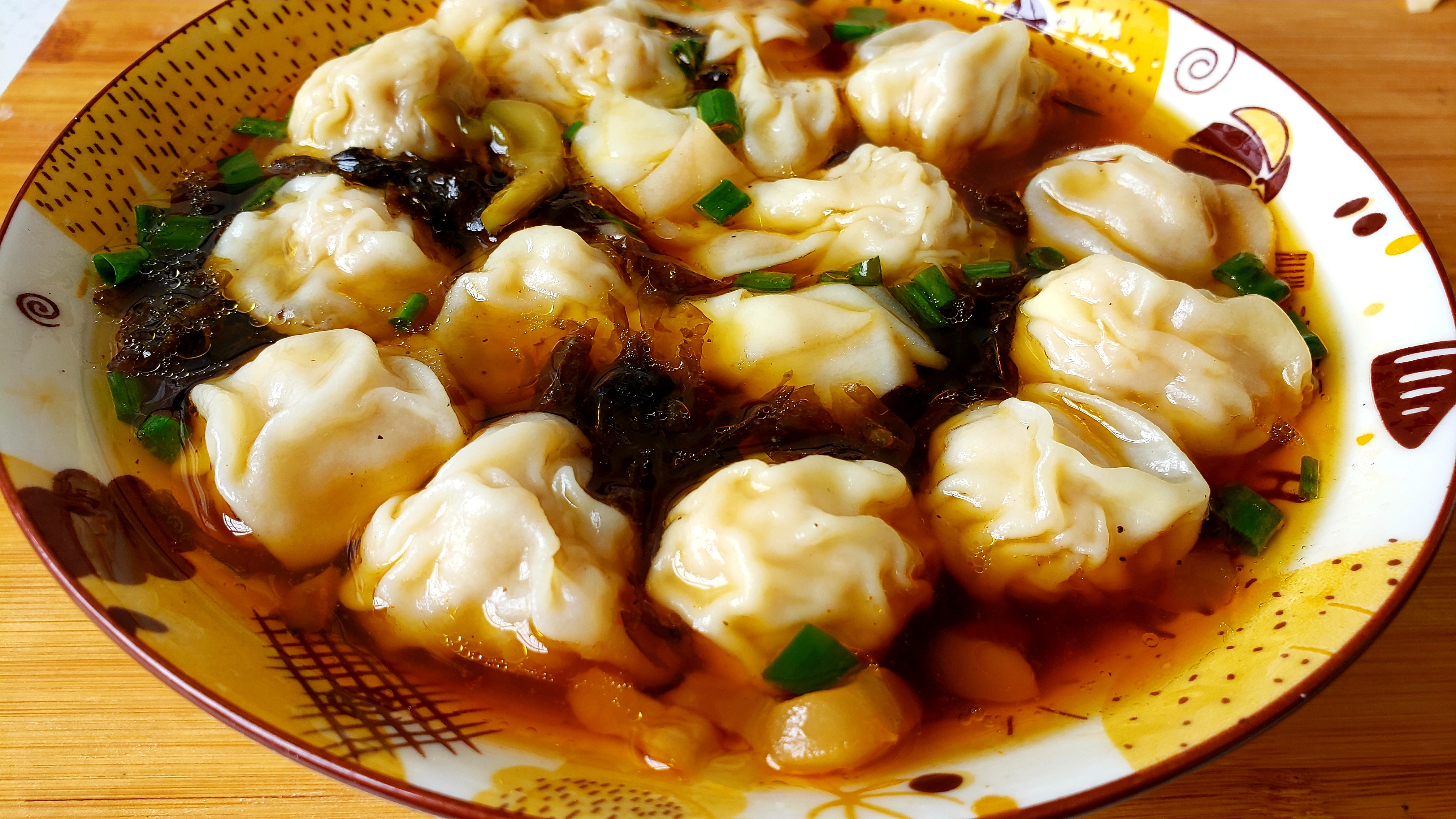 想吃馄饨自己在家做,肉馅蓬松,皮薄如纸,学会可以开店了