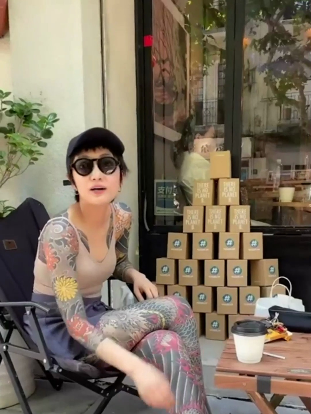 如果下班回家,看到有这么一个纹身的老婆,你心里是什么感受