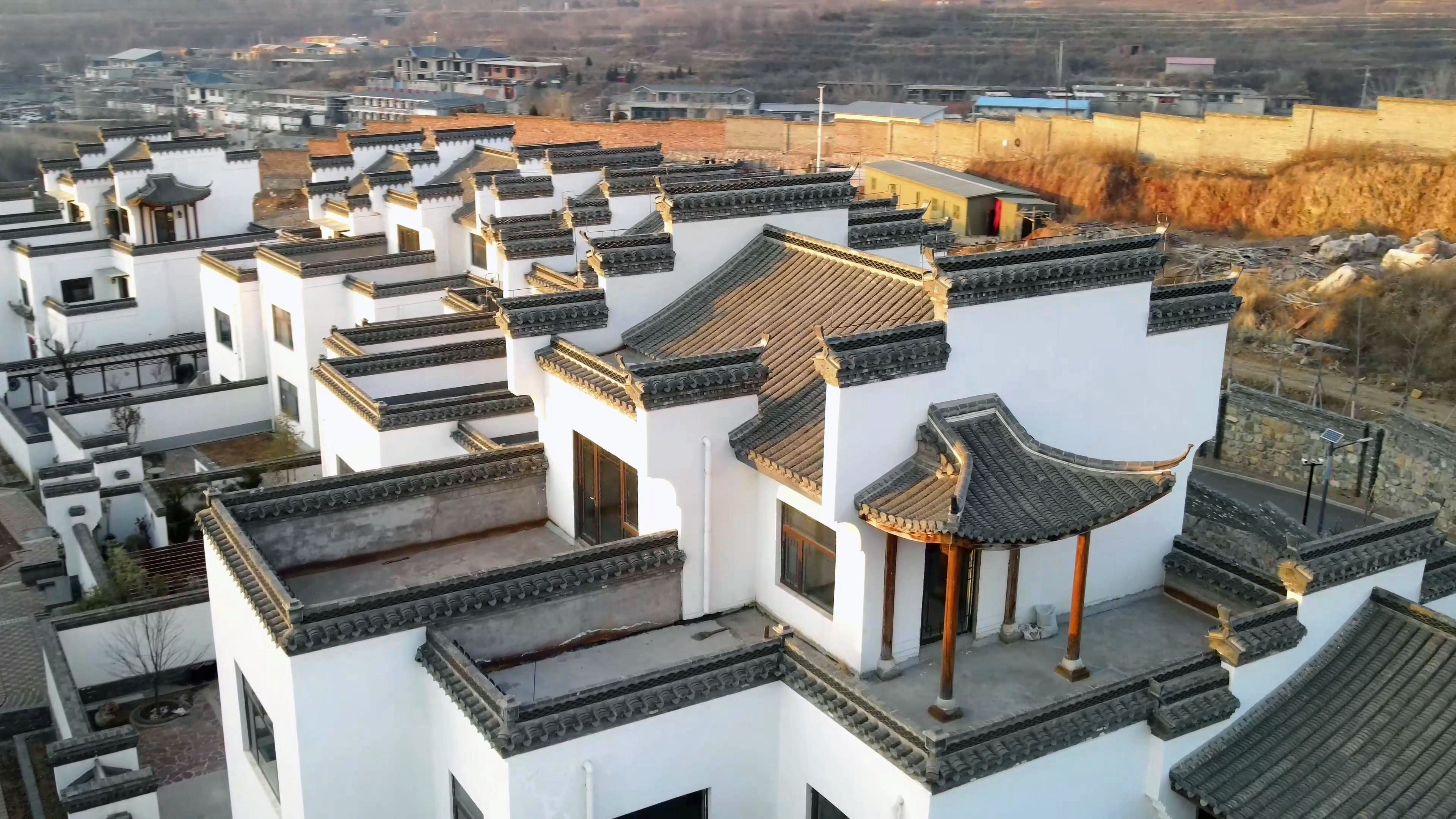 在河北石家庄市井陉县境内发现一处徽派建筑群,含碧园,非常漂亮