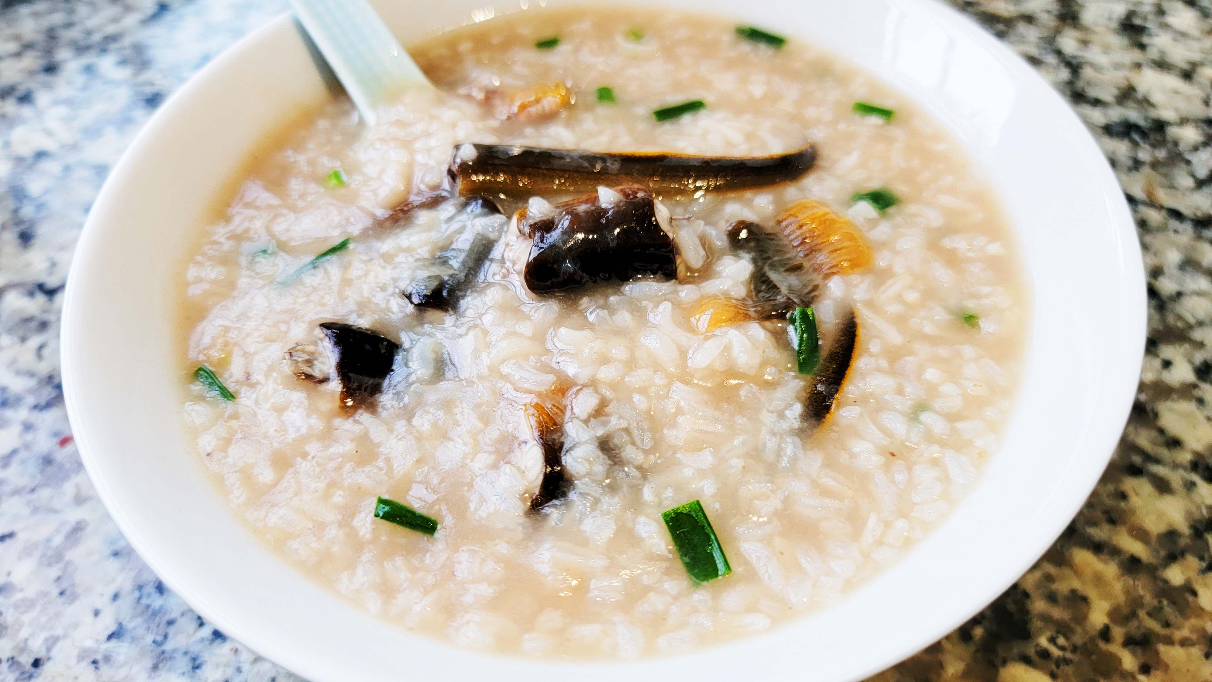 用黄鳝来这样煲粥,营养又鲜香,粥都不带一点腥味特别好吃