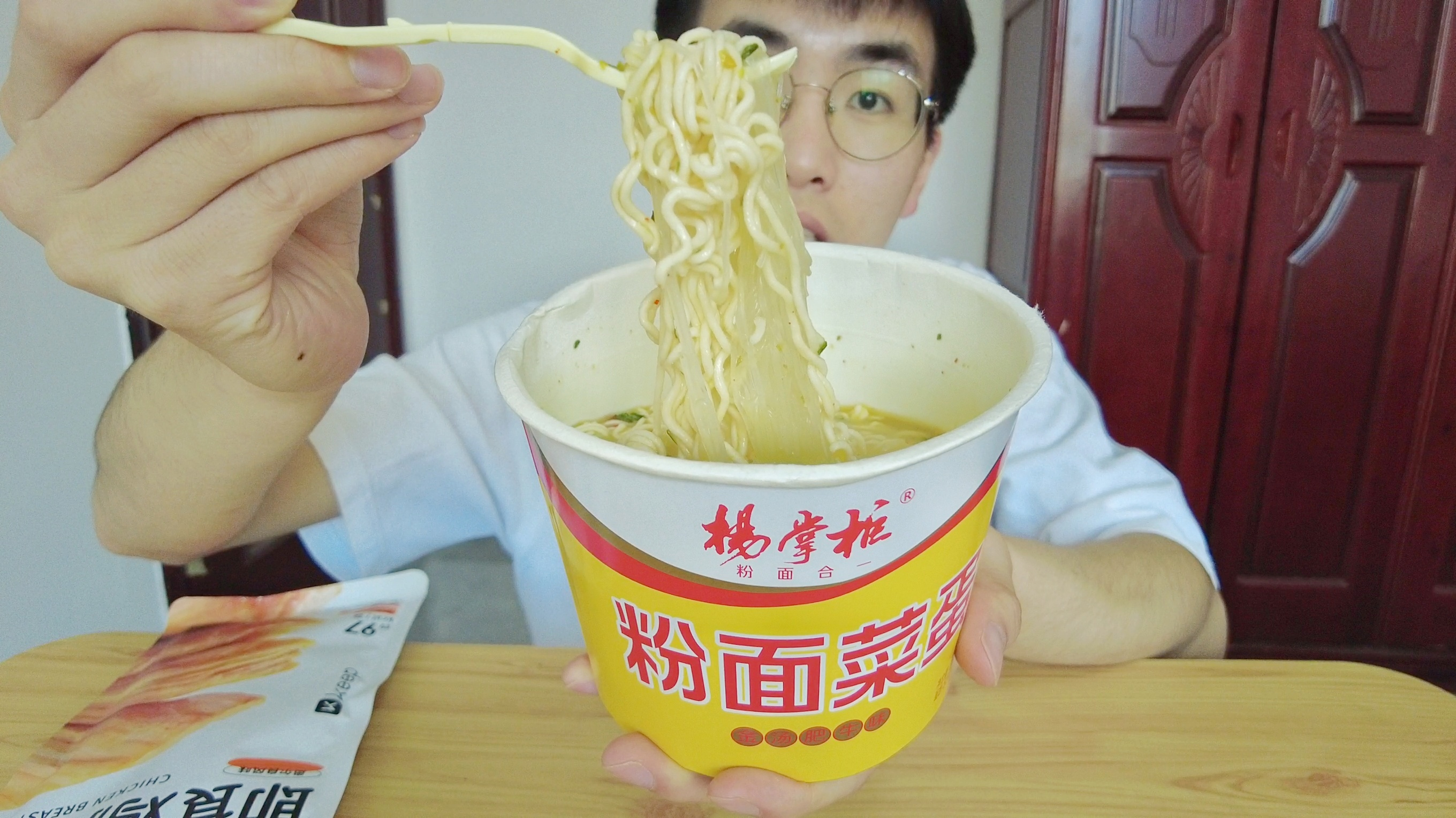 除了白象,还有粉面菜蛋,国产良心泡面狠狠地推荐了!