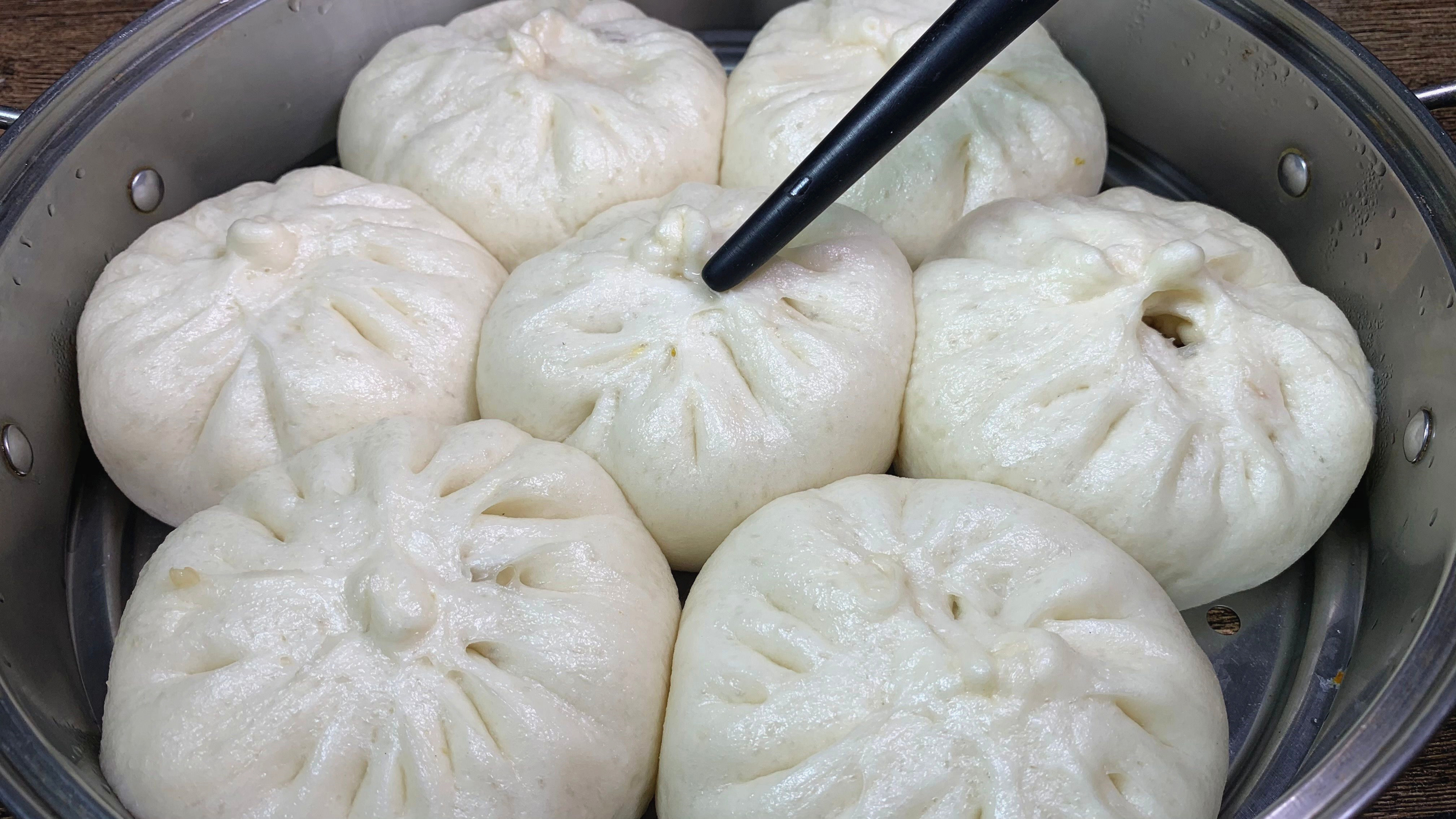 蒸包子提前发面是大错!教你一招,雪白松软不塌馅,新手都能成功