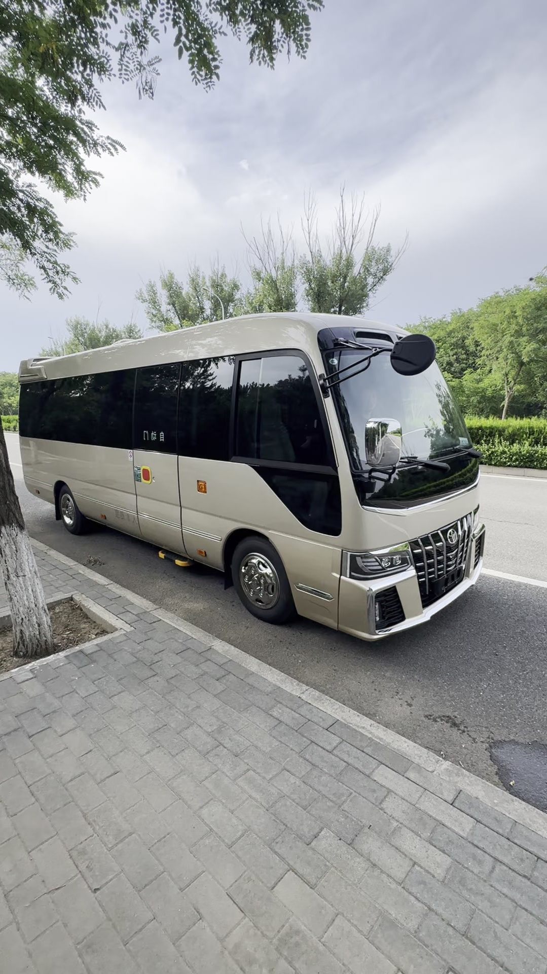 丰田考斯特7座带麻将桌