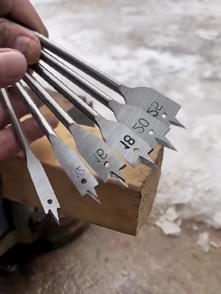 木工开孔就用这个木工三尖钻头,在木头上开孔就跟钻豆腐一样