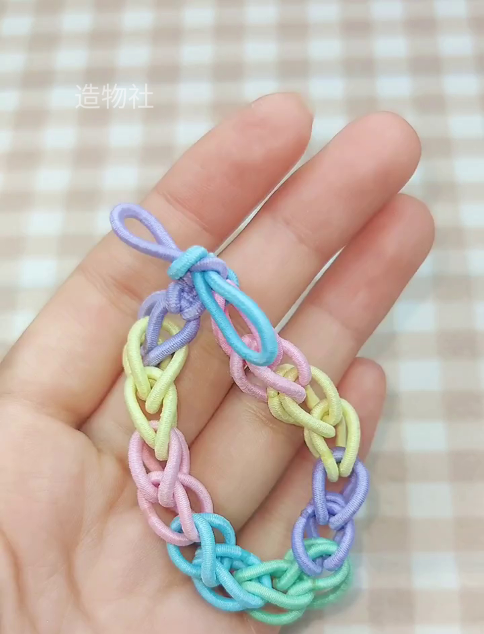 手把手教你做彩虹皮筋手链,超简单diy教程来啦!