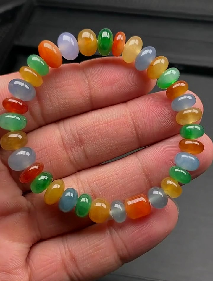 翡翠多宝手串,种老肉细,色泽鲜艳-度小视