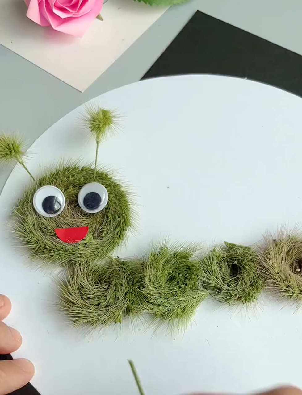 狗尾巴草变毛毛虫,拼出软萌创意画,萌翻了!