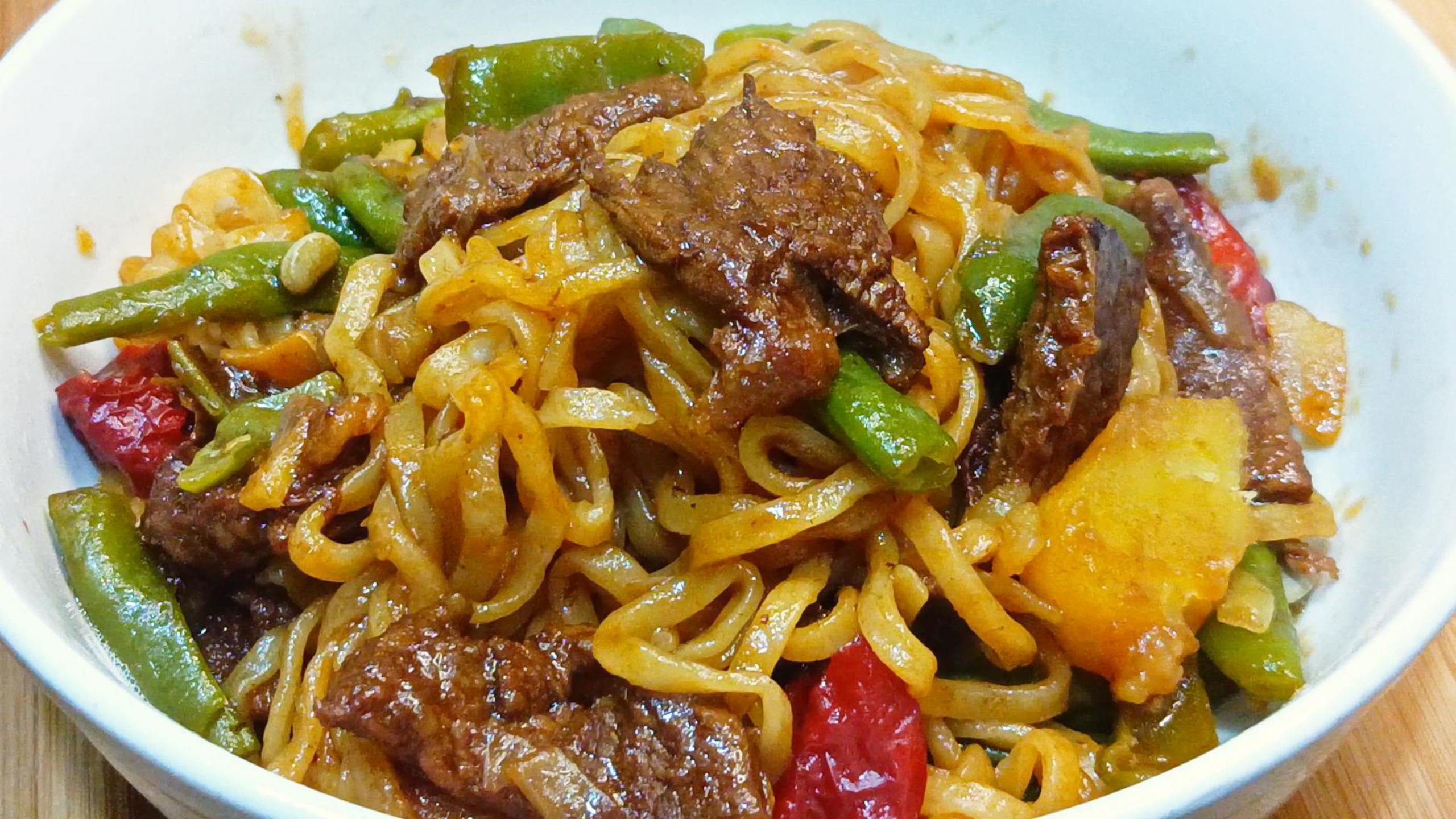 牛肉豆角焖面,饭菜一锅出
