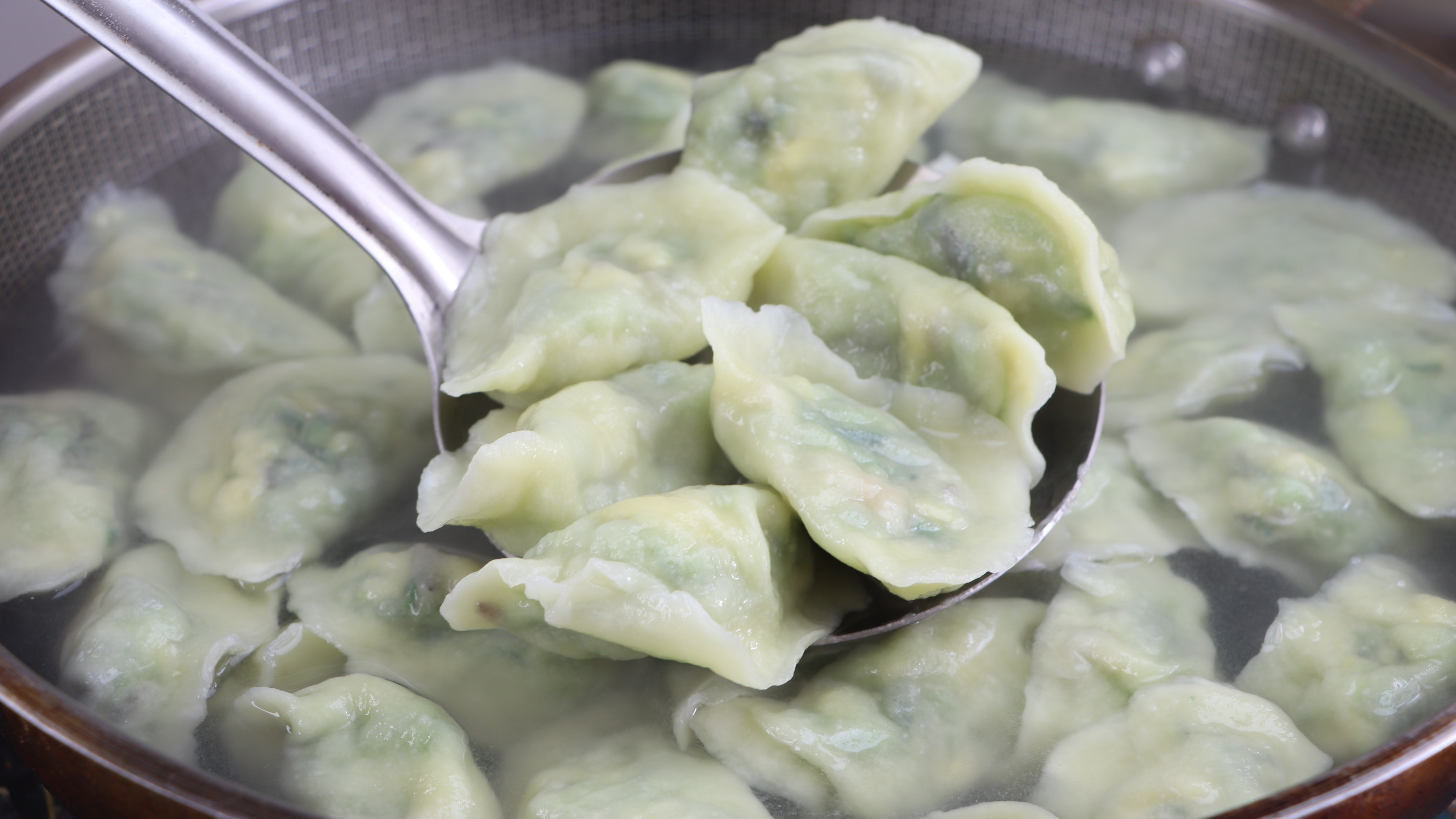 用黄瓜包饺子,没想到这样好吃,清爽不油腻,出锅一口一个,真香