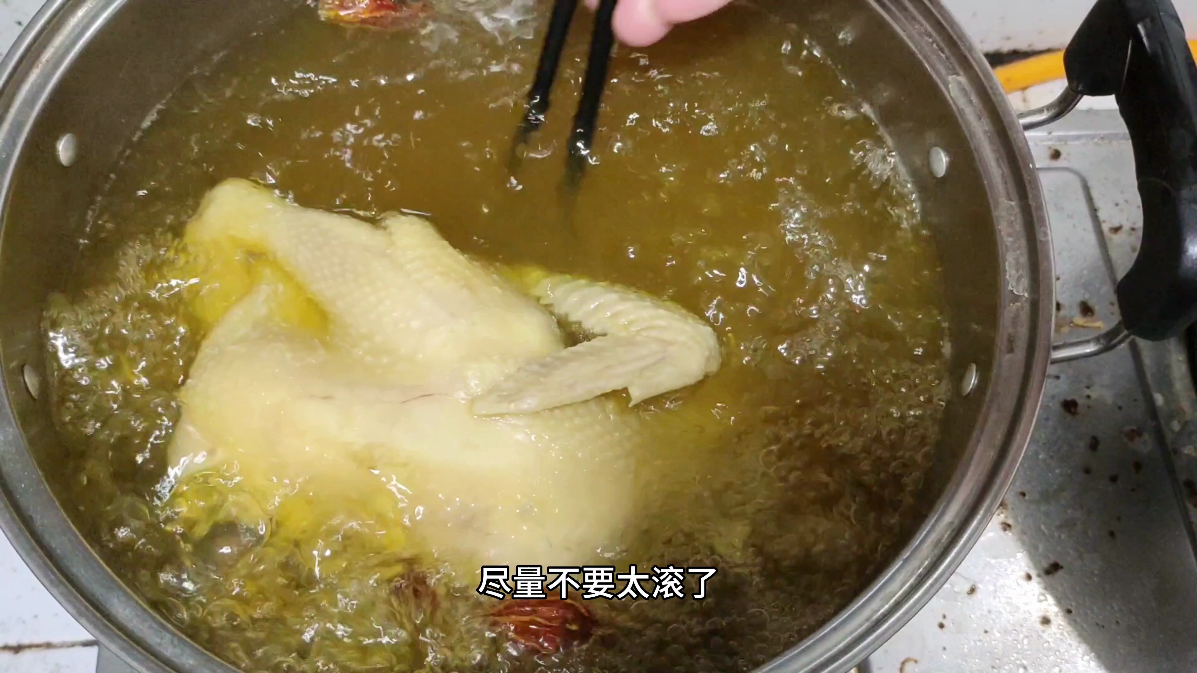 在广西鸡当然是拿来白切的!看看广西的白切鸡是怎么做的呢!