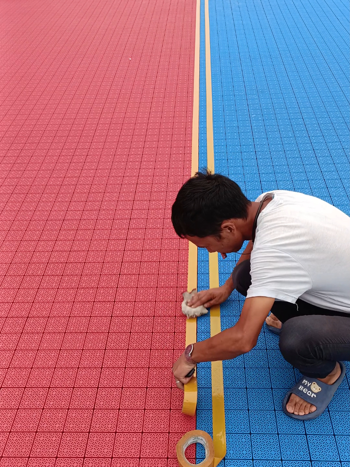 篮球场悬浮地板施工画线