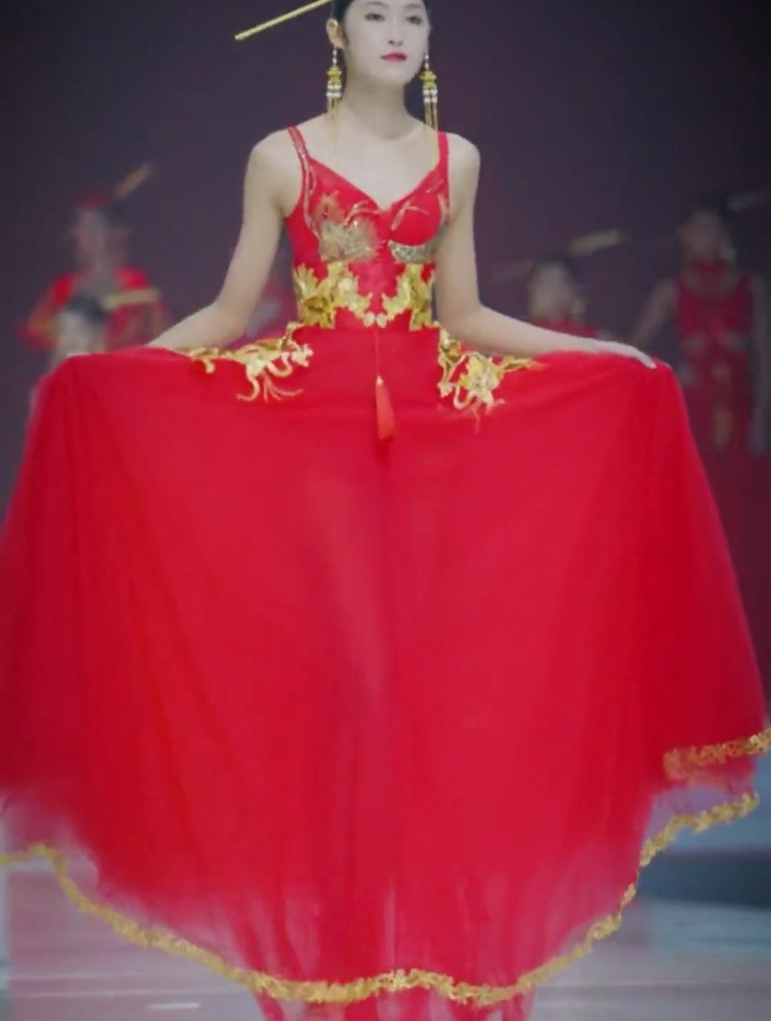 中国风比基尼走秀,性感超模举止优雅,实在是太美了!-度小视