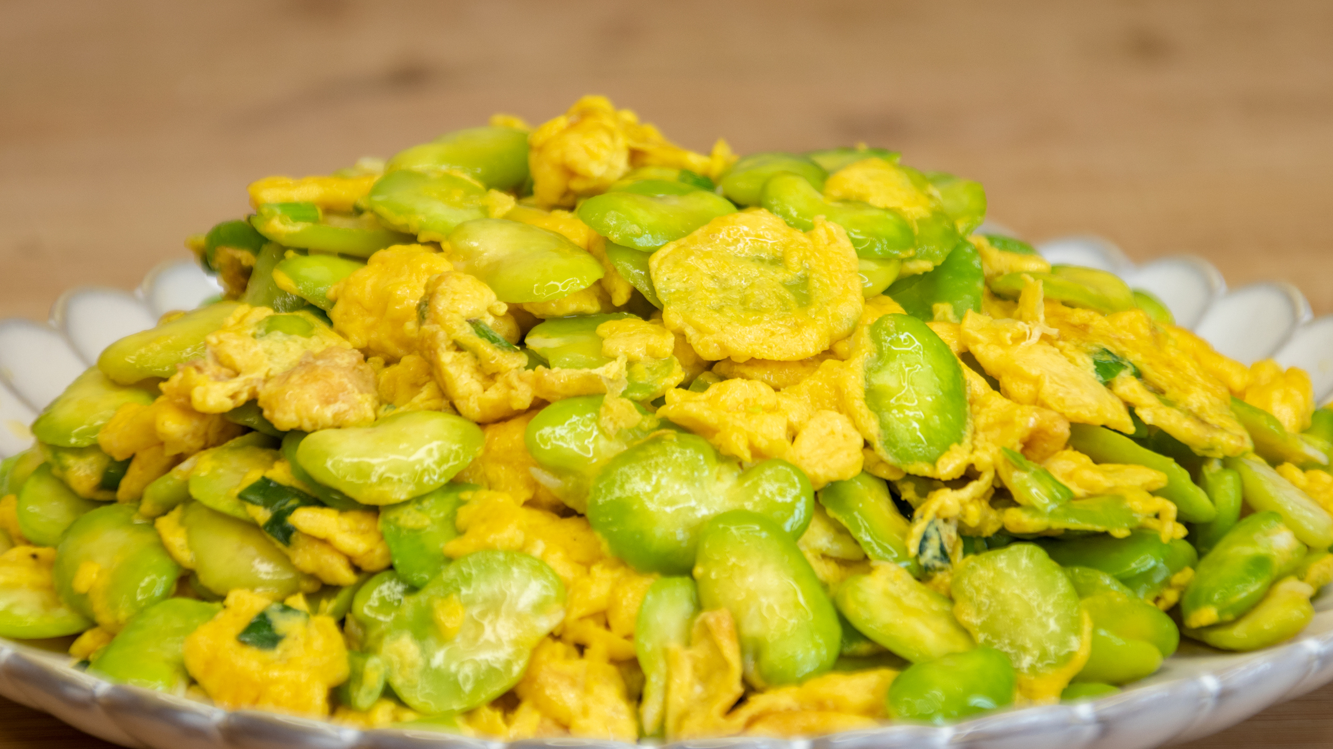 新鲜蚕豆米怎么做嫩鲜好吃？学会这个做法，蚕豆裹鸡蛋又嫩又鲜