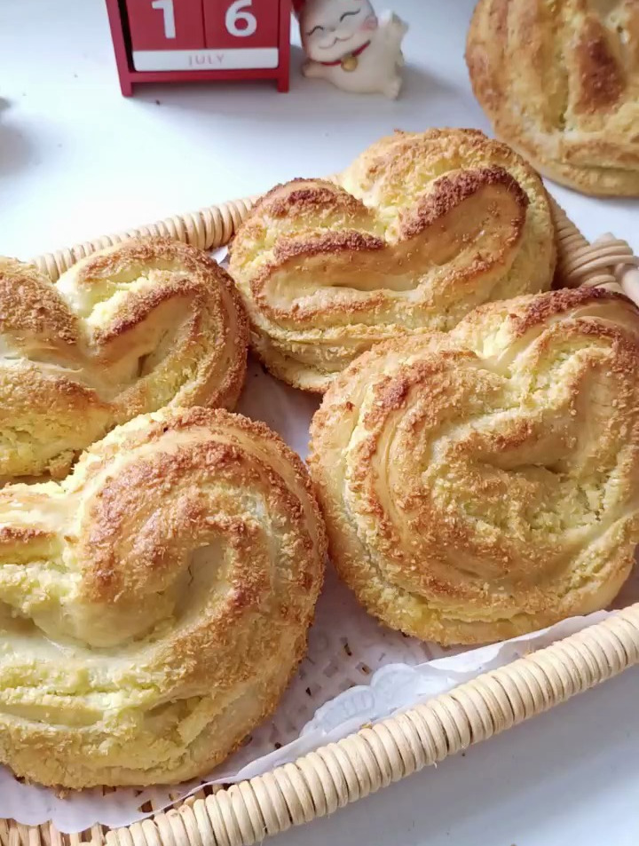 爱心椰蓉面包,椰香浓郁,爱你的形状