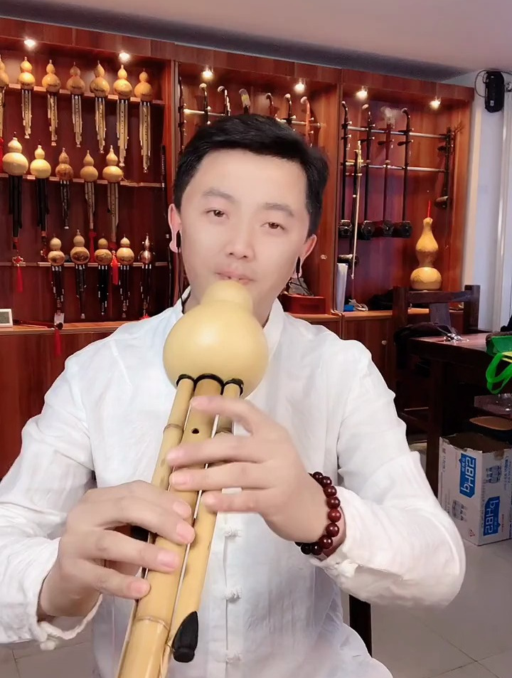 葫芦丝《篝火狂欢夜》有喜欢这个曲子的吗?不可以说不喜欢啊-度小视