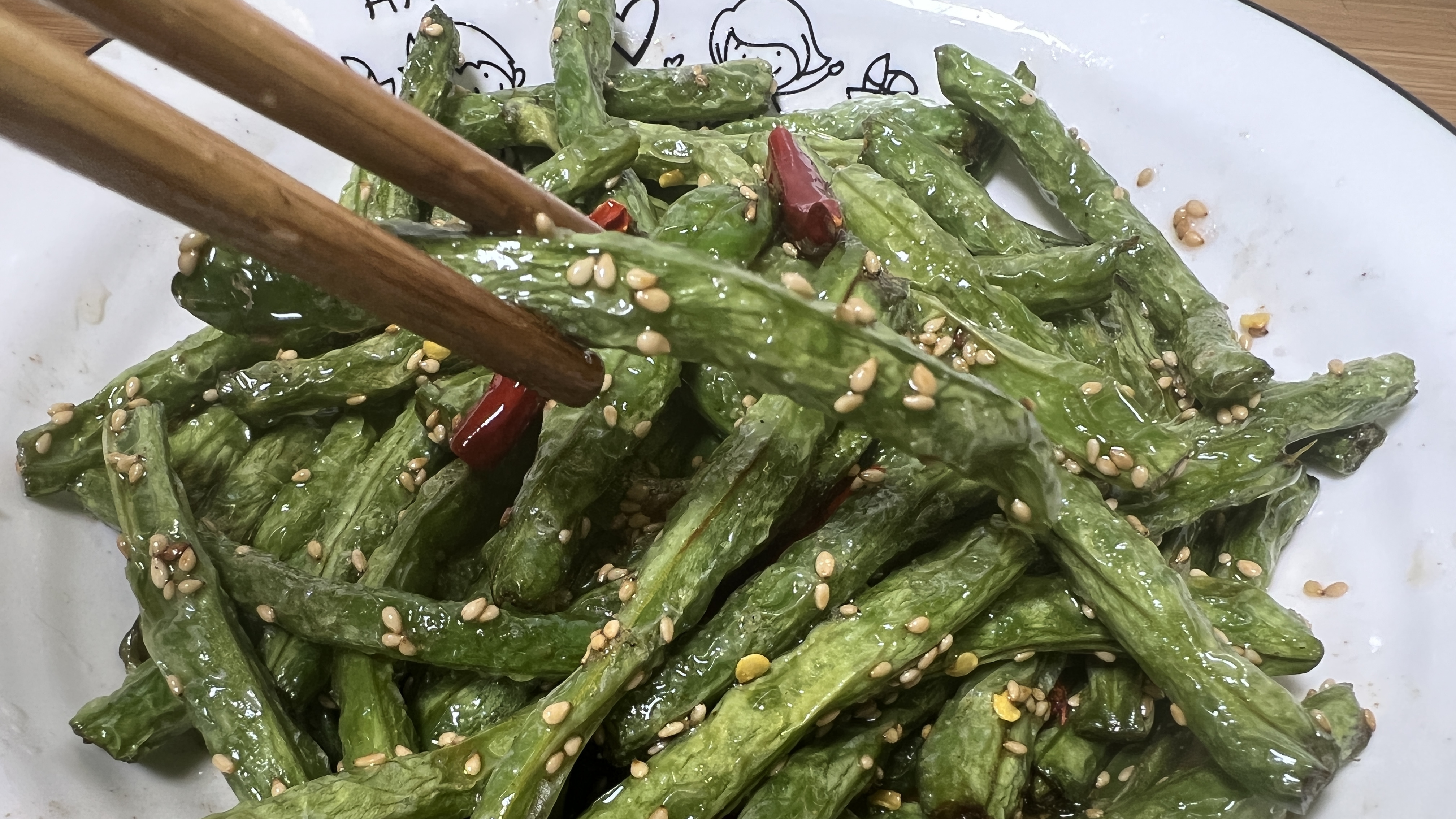 四季豆还可以凉拌,翠绿不变色,咸香入味,爽口开胃不油腻,好吃