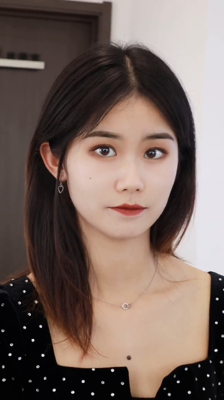 漂亮小姐姐就该选小欧眉,又酷又美,一眼爱上!