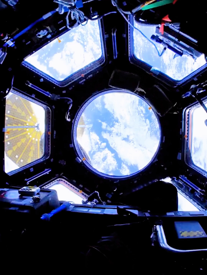 从空间站宇航员拍下的第一视角,这个角度看地球是不是特别美-度小视