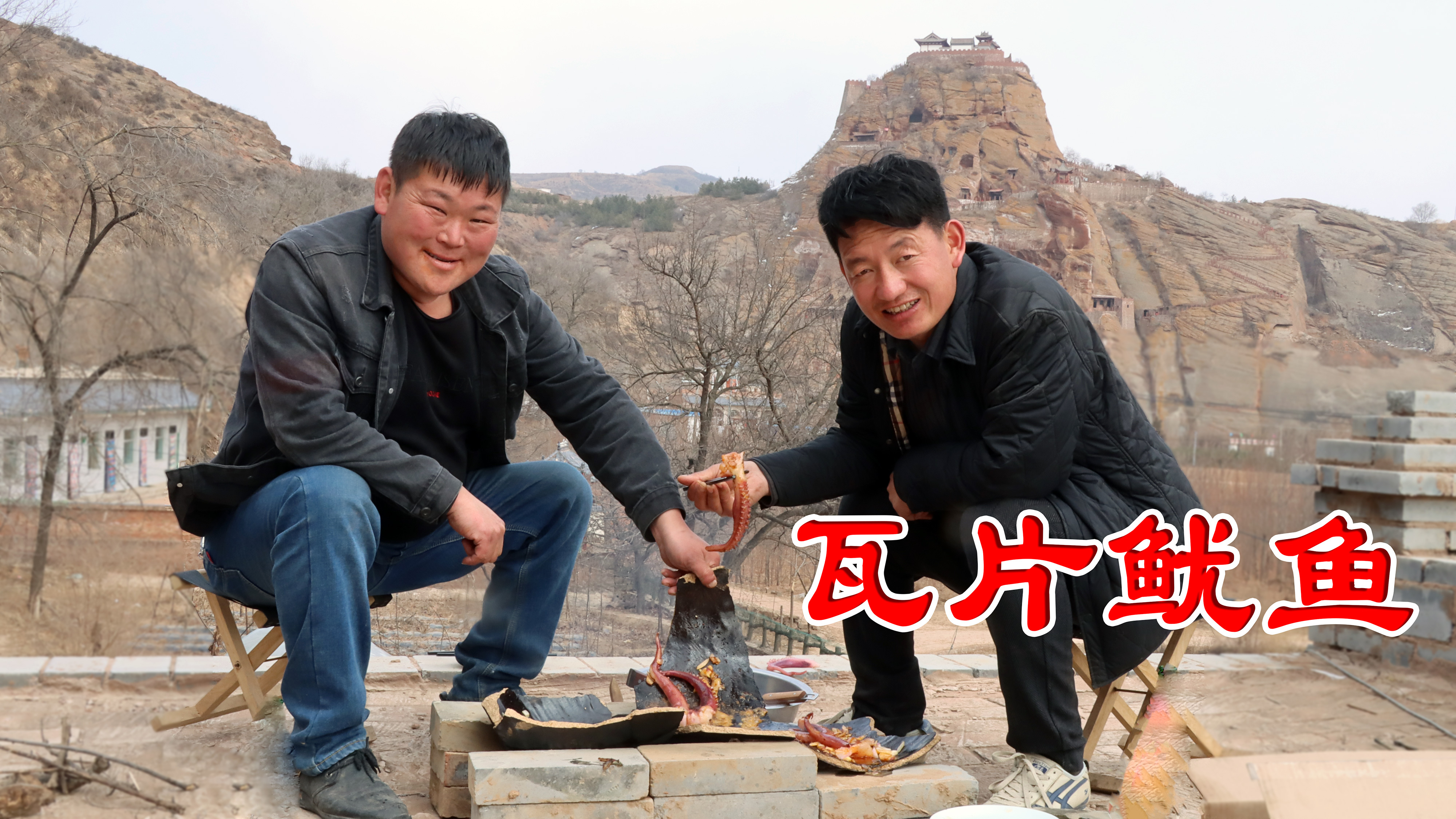 小伙为了吃烤鱿鱼须砸了一条口缸,被追了三条街,为了吃也是拼了