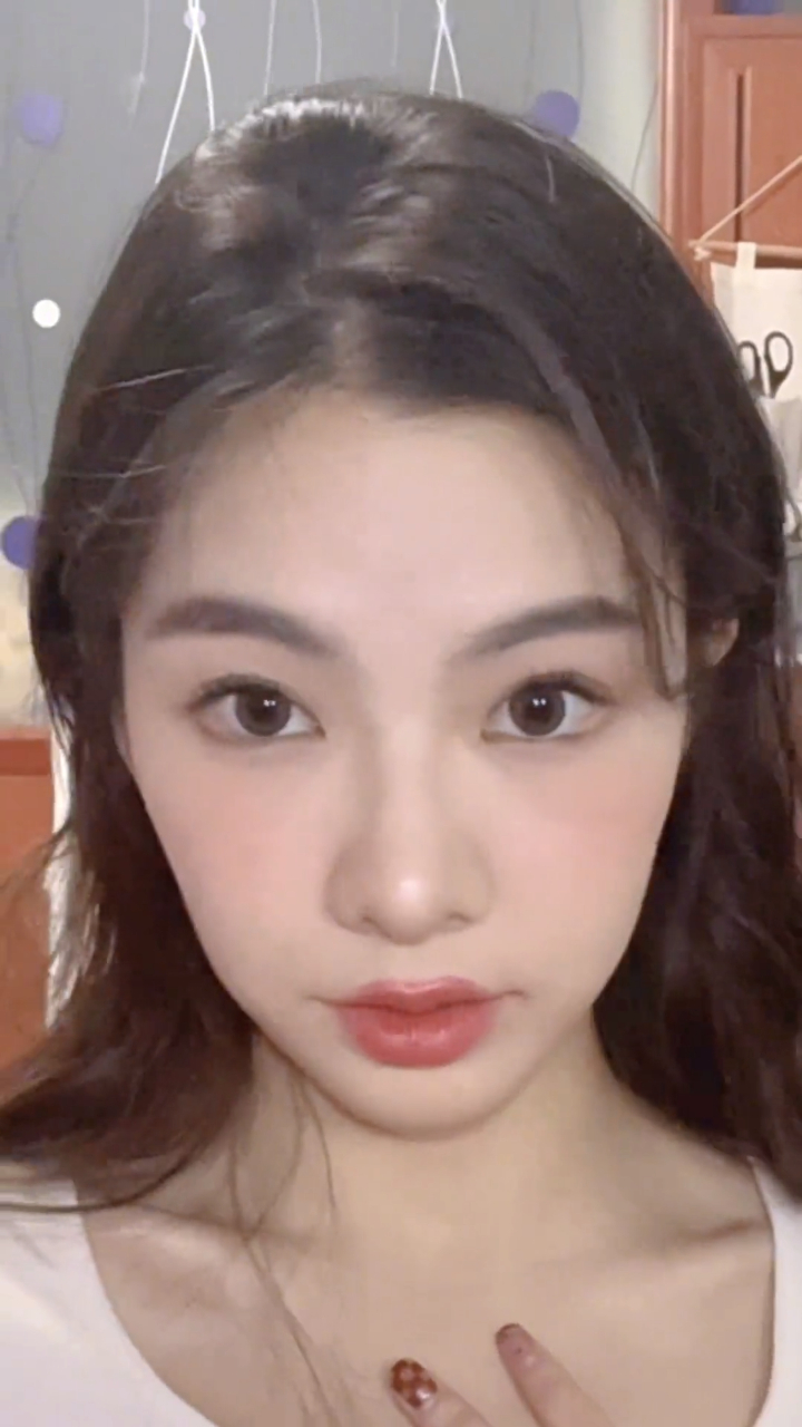 含易量90的妆教来啦大圆眼加幼态下巴加微笑唇幼态校花妆