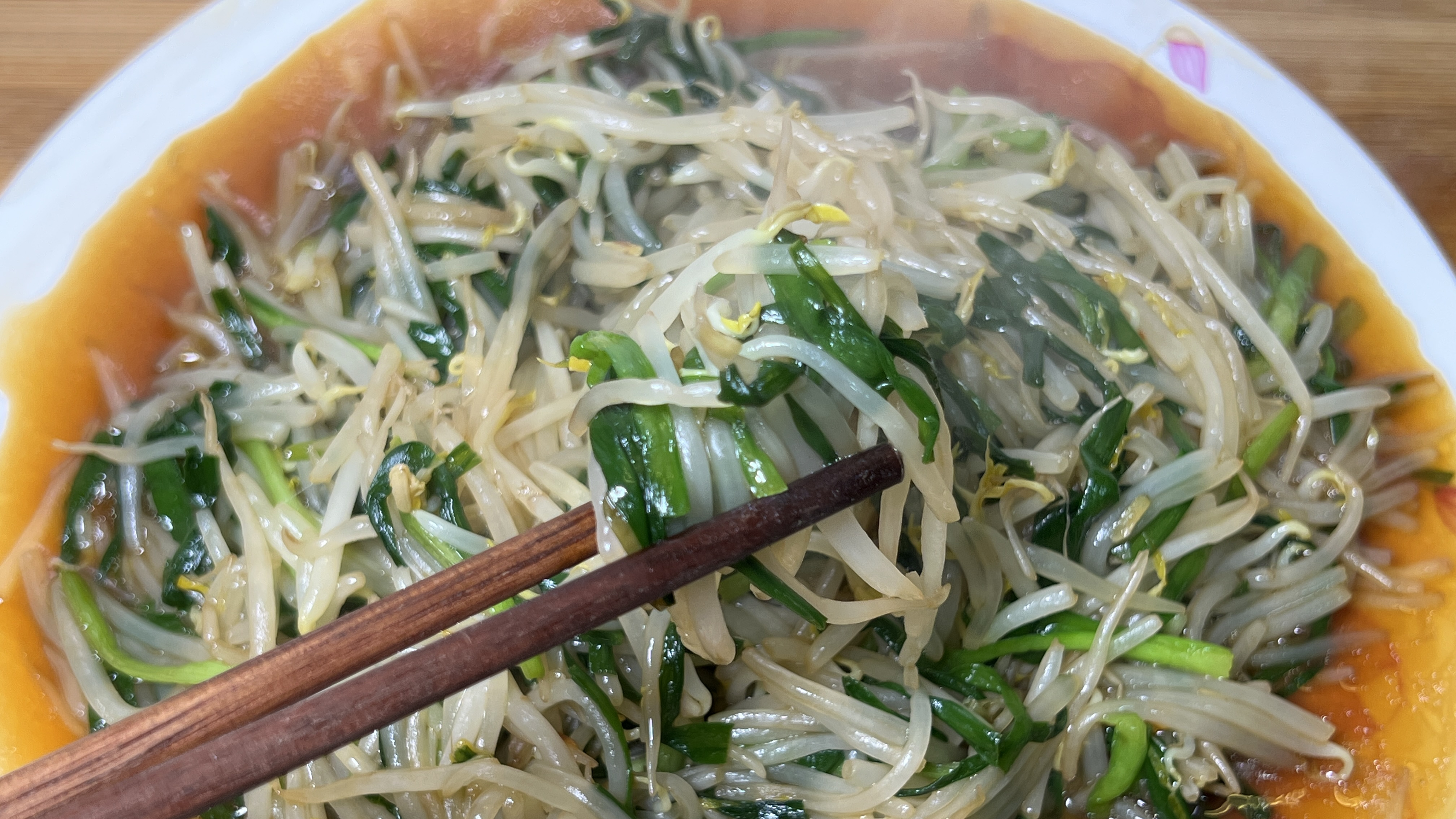 分享韭菜炒豆芽的家常做法,清淡营养,开胃解油腻,简单的快手菜