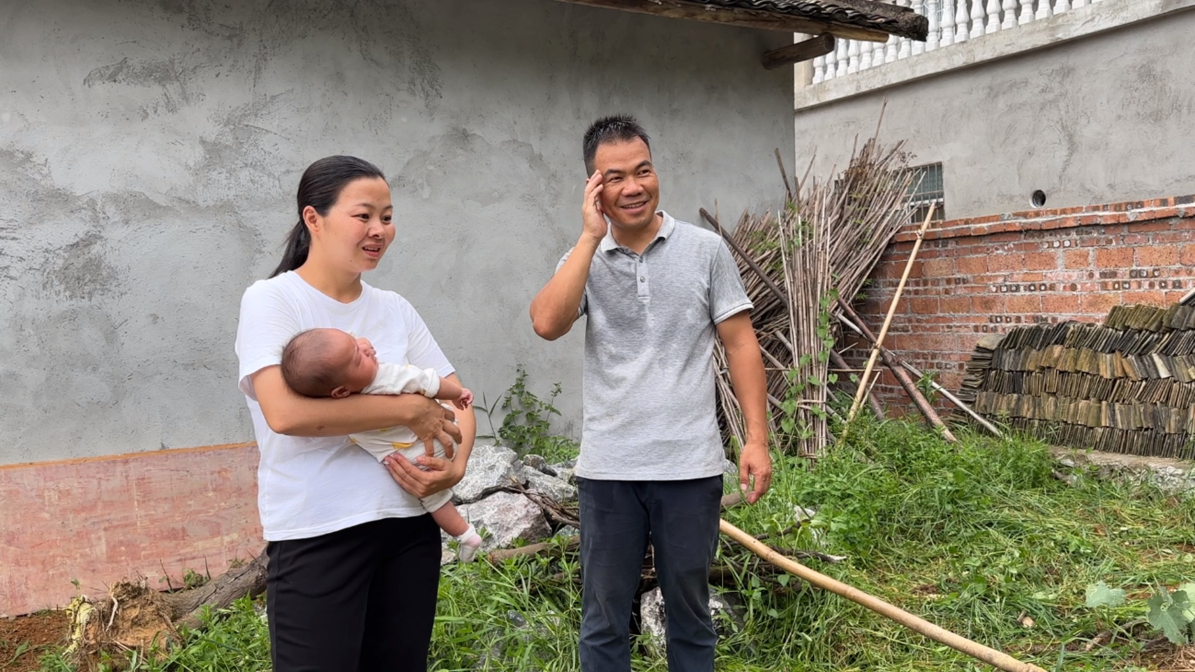 为让创业有更多时间,阿金在院子开辟新菜园,要好好地规划一下