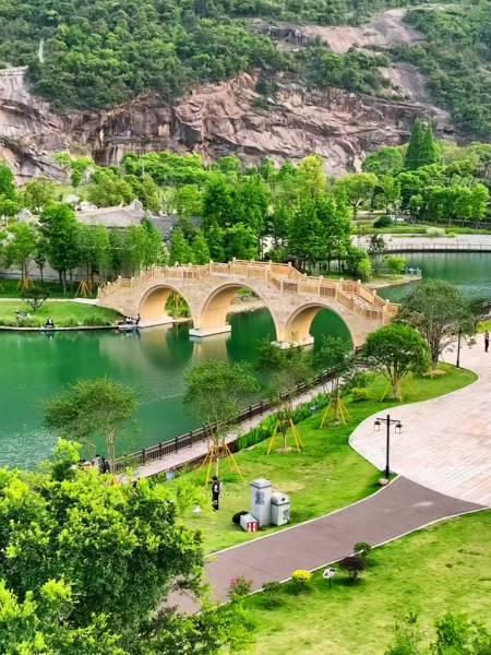 瑶溪因明代首辅张璁赞其溪石皆玉色而得名