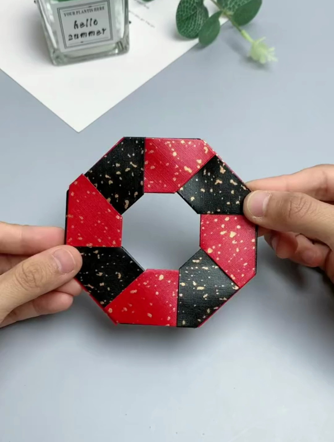 用纸做会变形的折纸飞镖,又酷又好玩,小朋友人手一个