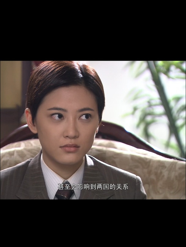 大捕房:青月在门口高兴的跳舞,被忠信妈妈看到