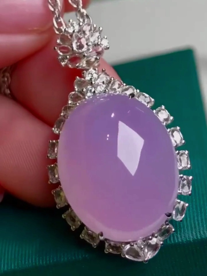 紫罗兰蛋面吊坠,紫色浓郁,见光靓美