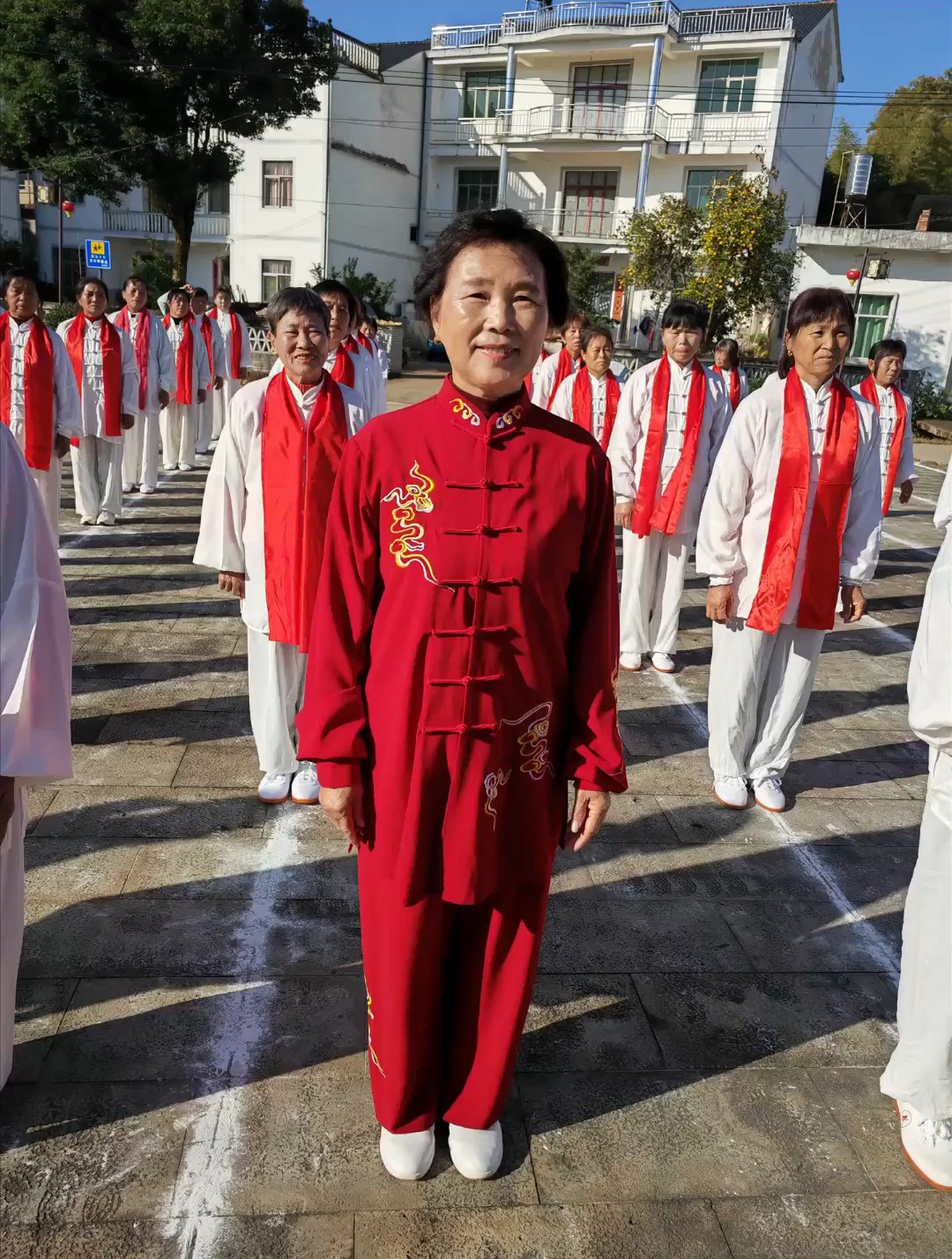 齐埠乡老年体协八个太极队《杨式26式太极拳》掠影-领队:彭凤英