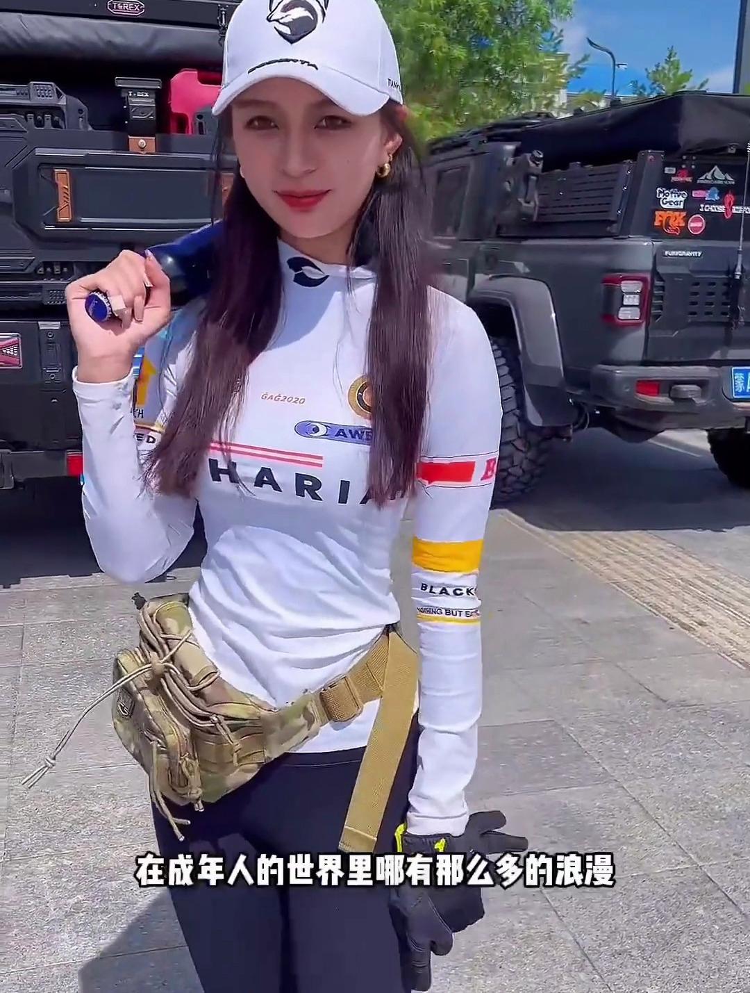 女人分两类,迷人和乏味。立秋了,你你们秋天第一杯奶茶喝了吗