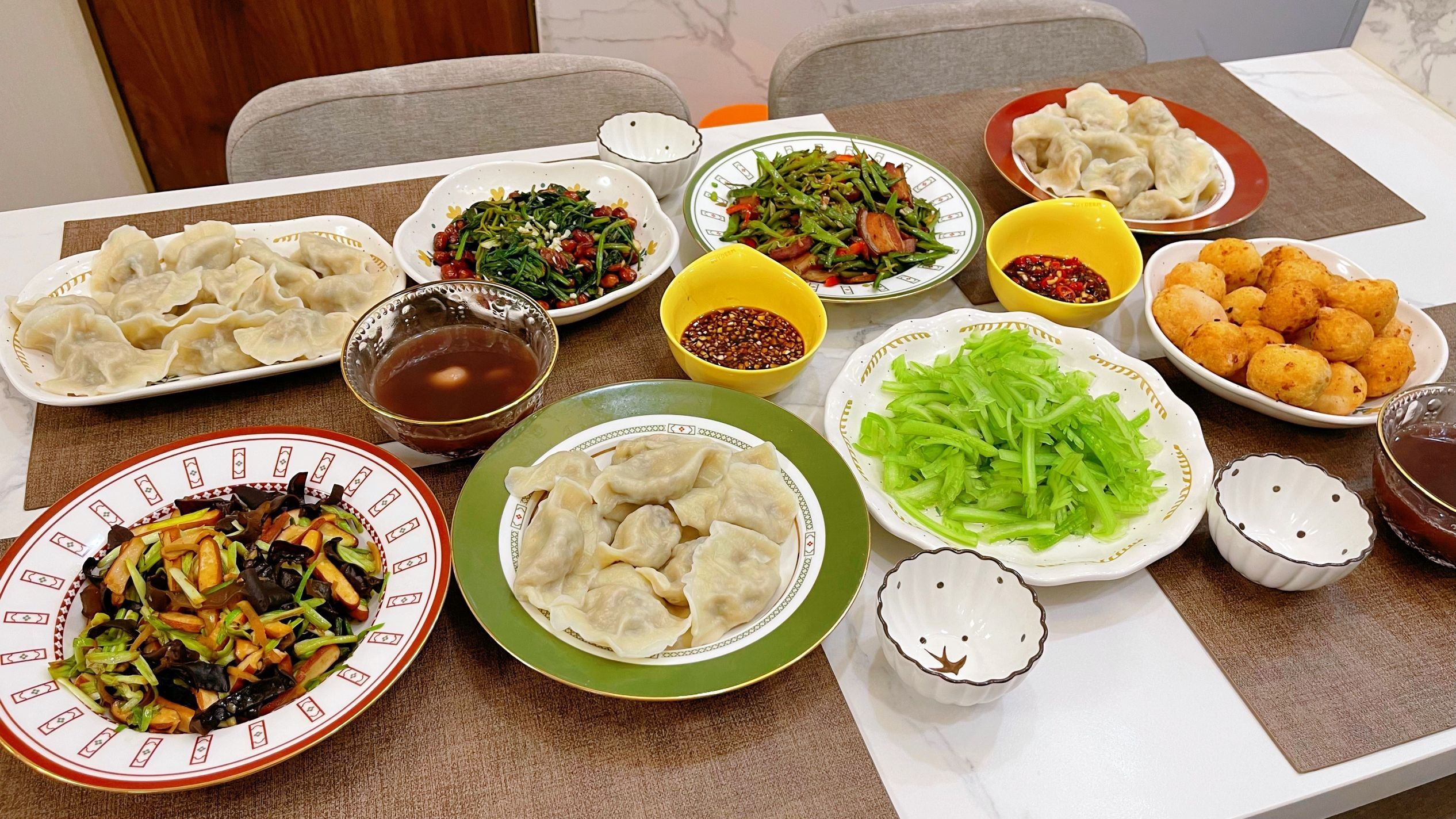 和老人一起过节,九种食材素馅煮饽饽真香,过年就得吃这个