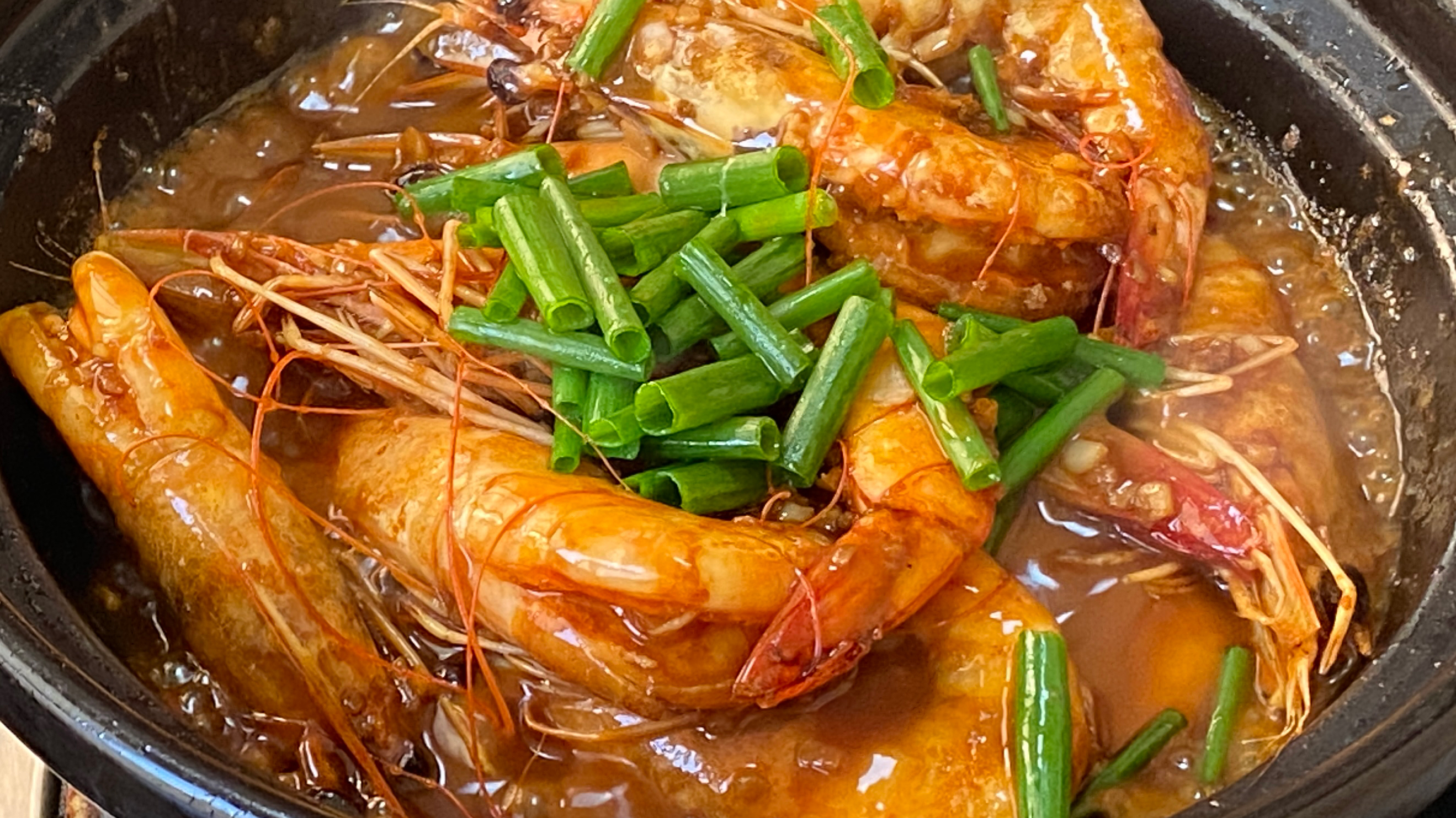 酱香焗虾这样做,汤汁拌饭都能吃两碗,简单又好吃