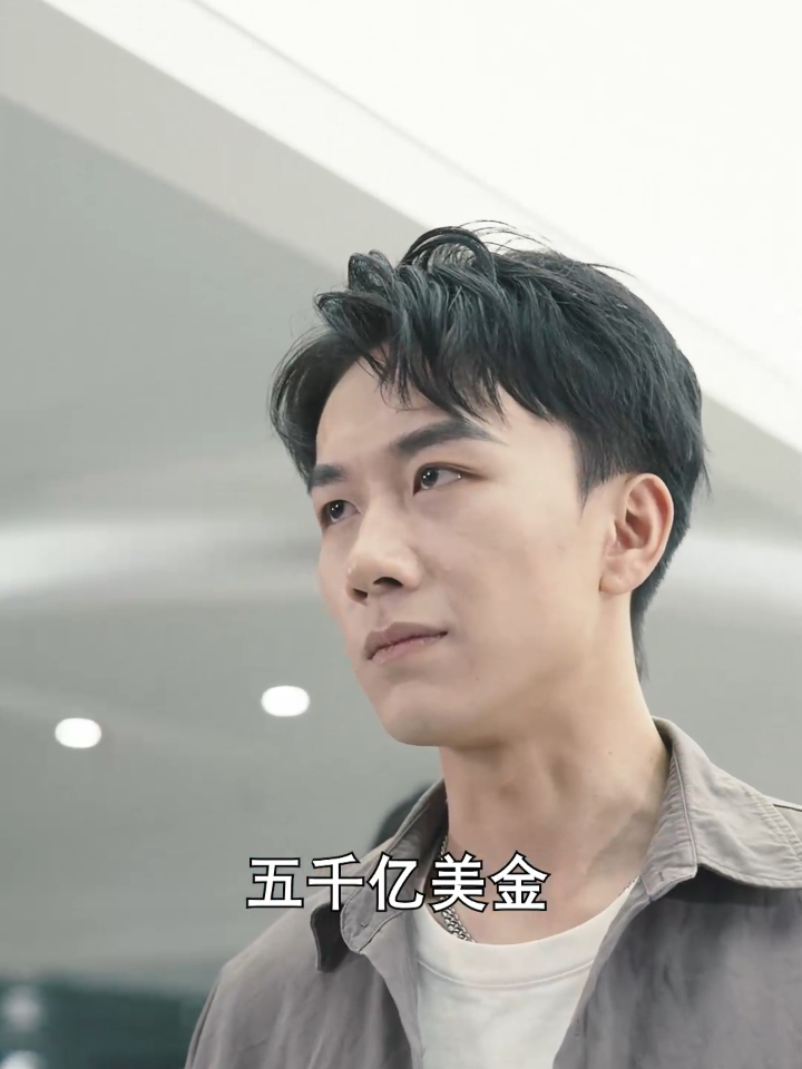 无良老板前倨后恭立刻下跪求饶,男主惩罚他打自己一百个耳光