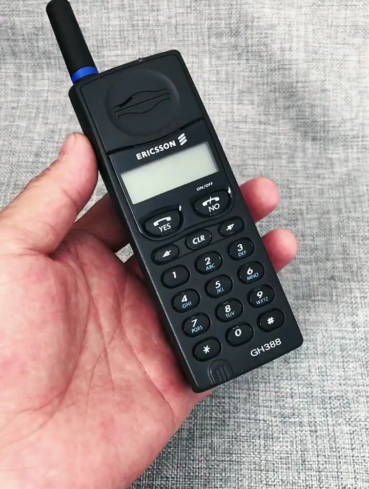 爱立信388,爱立信第一款大哥大,1994年上市的,只在电影里看过