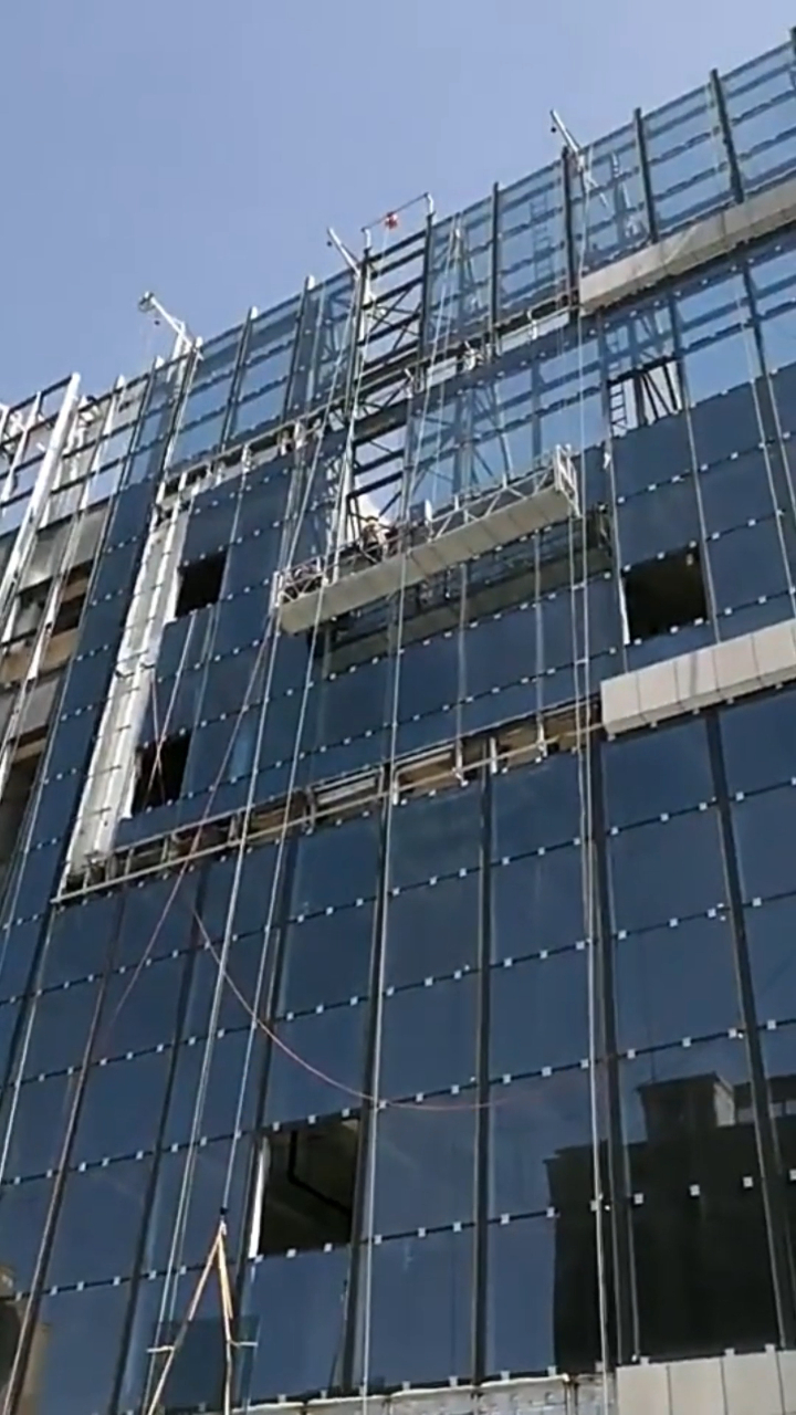 门窗幕墙施工安全要求,电动吊篮小吊机均需经过检验合